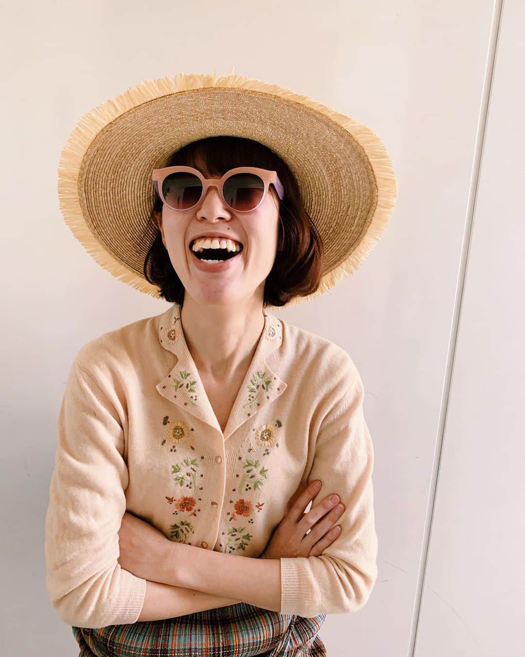 のインスタグラム：「Today's SNAP Agent:Katayama #agentkatayama  #sunglasses #anneetvalentin @anneetvalentin #staffsnap  #staffphoto #store @globespecs_official  #opticalstore  #ootd  #snap 【ミュールバウアーのカスタムオーダーイベント開催のお知らせ】 ウィーンの創業117年、老舗帽子ブランド・ミュールバウアーのカスタムオーダーイベントを開催いたします。スタイル・素材・色・装飾・サイズを選んで自分だけのオリジナルの帽子をご購入いただけます。ミュールバウアーの伝統的なハンドメイドの手法を用いて作られ、上質な素材で細部にまでこだわったクラシックな帽子は、かぶる人の存在をより優雅にしてくれます。  今季のテーマは「Viennese Style：ウィーン・スタイル」 ヨーロッパの中央に位置し、フランス、ドイツ、東欧などから多様な文化、アート、食などの影響を受け混ざり合い、更に昇華していったウィーンの文化やスタイルはその多面性が魅力です。今回のミュールバウアーはその多面的なウィーンの魅力を表現するために「シンプルさと絢爛さ」、「煌めきと燻し」、「喧騒と静寂」、など多面性を織り交ぜたウィーンらしいスタイルを提案しています。 スタイル・素材・色・装飾・サイズを選んで自分だけのオリジナルメイドの帽子を作れる貴重な機会です。新作、定番を合わせておよそ90型をご用意して皆さまのお越しをお待ちしております。  開催日時：2020年3月14日（土）グローブスペックス 渋谷店 2020年3月15日（日）グローブスペックス 代官山店  当日6回のセッションを行い、予約制となります。 ご予約は渋谷店：03-5459-8377,代官山店：03-5459-3645へ ※ なおコロナウイルスの広がりを受けて、通常のイベント時よりも少ない定員で各セッションの予約の制限させていただきますこと、ご了承下さい。  #muehlbauer  #event @muehlbauer_hats  #globespecsshibuya  #globespecsdaikanyama  @globespecs_official」