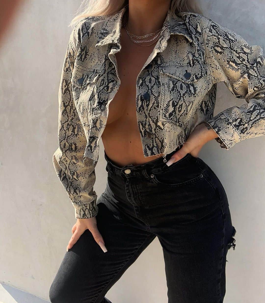 ファニー・リックマンのインスタグラム：「🐍」