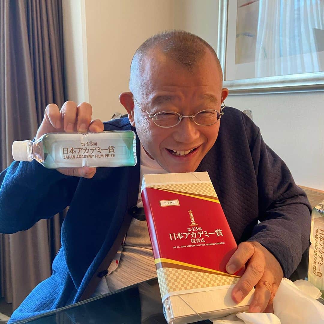 笑福亭鶴瓶さんのインスタグラム写真 - (笑福亭鶴瓶Instagram)「日本アカデミー賞弁当とお茶、こんなんあるんや。🥰」3月6日 14時12分 - shofukuteitsurube