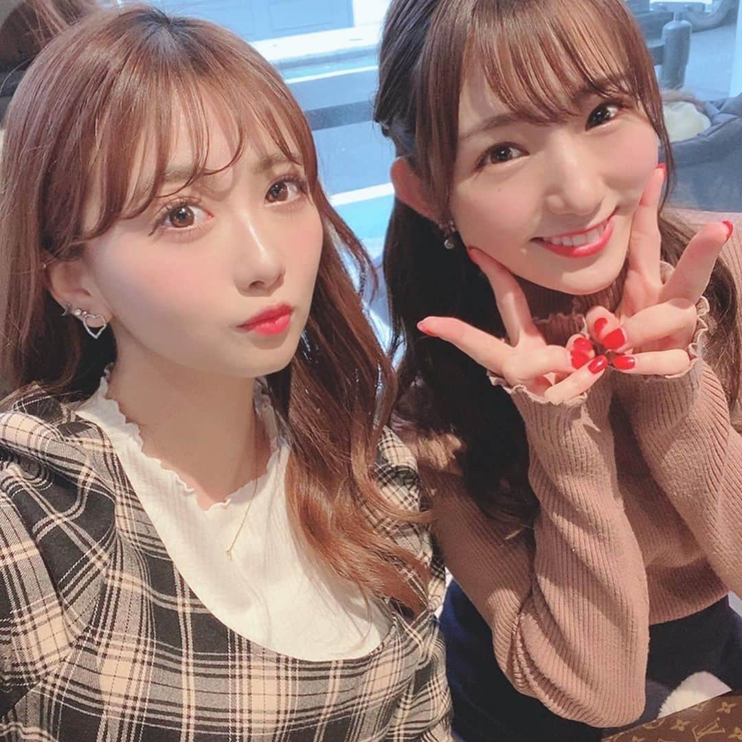 栗田麻理さんのインスタグラム写真 - (栗田麻理Instagram)「. まゆちゃんと #chavaty へ◡̈♥︎ . いつも混んでてなかなか入れなかったけどこの日は雨だったので空いててよかったです( ;ᯅ; ) . また遊ぼうね🐢❤︎ . #表参道カフェ #chavaty表参道 #インスタ映えカフェ #カフェ巡り #表参道 #カフェスタグラム #カフェ好き」3月6日 14時22分 - mk_1202_x