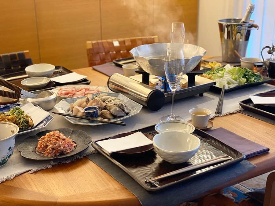 Risako Yamamotoさんのインスタグラム写真 - (Risako YamamotoInstagram)「真央さんのちゃんこ鍋。 ・ 一口目、お出汁を頂いた時の感動が忘れられません💭 『美味しいっ♥︎』を恥ずかしいほど連呼してしまうほど💭💭💭 ・ ・ 免疫力を上げる食材、旬のものを頂いてパワーチャージ。 こんなお上品なちゃんこ鍋は初めてでした🙏🏻✨ ・ ・ ごちそうさまでした♥︎ #真央さんのお料理 #ちゃんこ鍋」3月6日 14時57分 - risako_yamamoto
