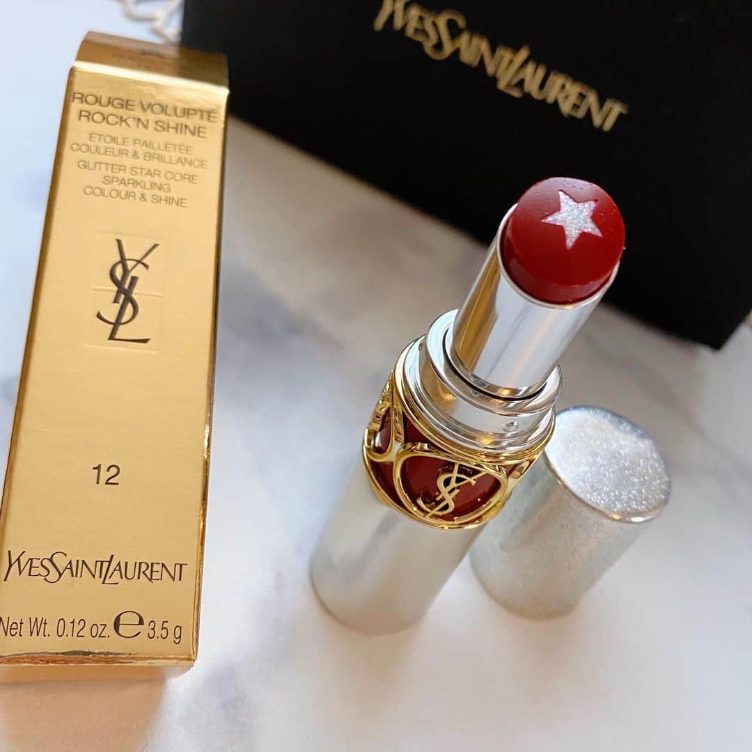 加藤玲奈のインスタグラム：「✨💄NEW LIP💄✨ 私のおすすめは2番と12番🤭 ラメがあるのにザラザラしないし、すごくつけ心地が良かった😍 @yslbeauty」