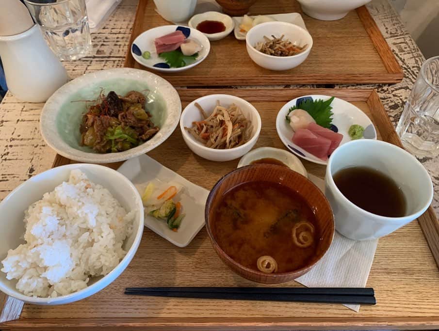 七尾カンナさんのインスタグラム写真 - (七尾カンナInstagram)「. . 薫ちゃんと表参道ランチいってきた〜🤭💞 . AtoZcafeはめちゃめちゃ美味しかったし、ニコライバーグマンカフェは映え映えだった🥺💞 . 映え映えなのに映えれない自分の写真センスのなさを呪いたい🥺🥺 . 薫ちゃんは元々同じ事務所で久々に会ったのもあって色々語ってきました😌💞またランチいこーねん！ . . . . . #ニコライバーグマン #atozcafe #表参道 #表参道カフェ #表参道ランチ #カフェ #カフェスタグラム #フォローミー」3月6日 20時31分 - nanao_kanna