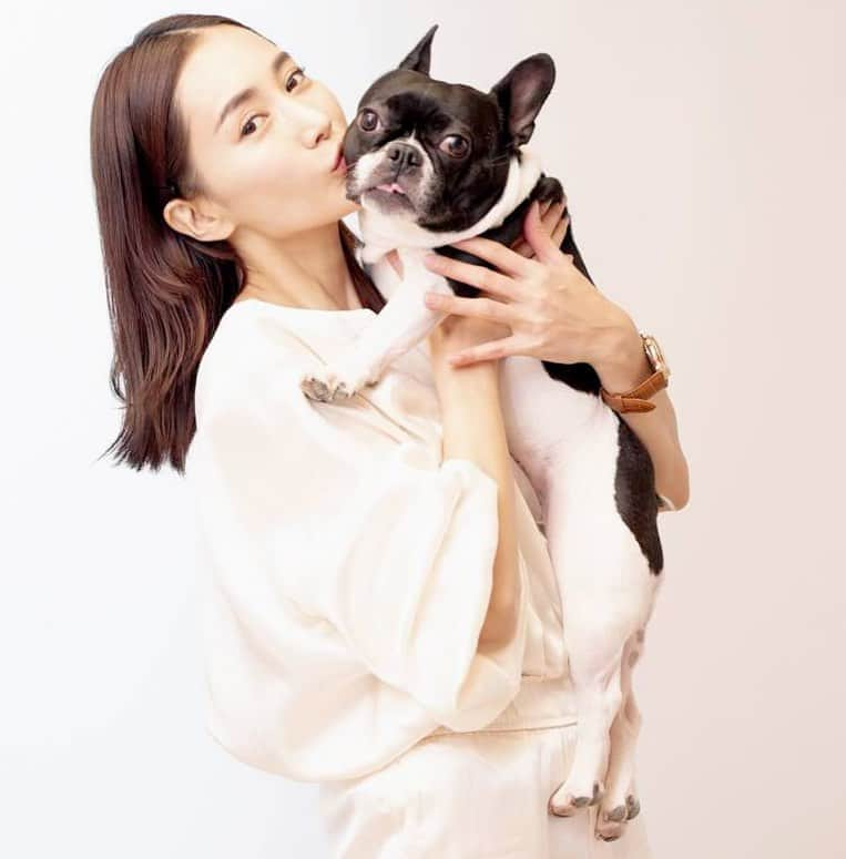 桐山マキさんのインスタグラム写真 - (桐山マキInstagram)「. . . with Koharu ❤︎ . . . ❤︎❤︎❤︎ #love #koharu #dog #fashion #hairmake #style  #model #shooting  #photographer  #撮影 #愛犬 #小春 #ペットのおうち  #保護犬 #小春ちゃん #大好き #❤︎」3月6日 20時23分 - maki_kiriyama