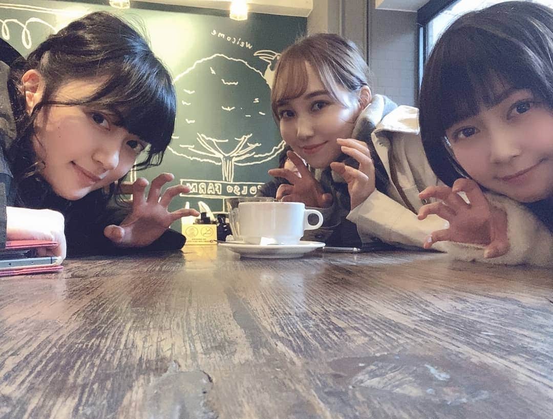 初美メアリさんのインスタグラム写真 初美メアリinstagram 昨日は美女たちとお茶してきたよー 二人とも先輩youtuber W 女流棋士と女優 まなおからおフランス お土産の チョコレートいただいたよ すごい好きなチョコ なんだって 嬉しい ありがとう