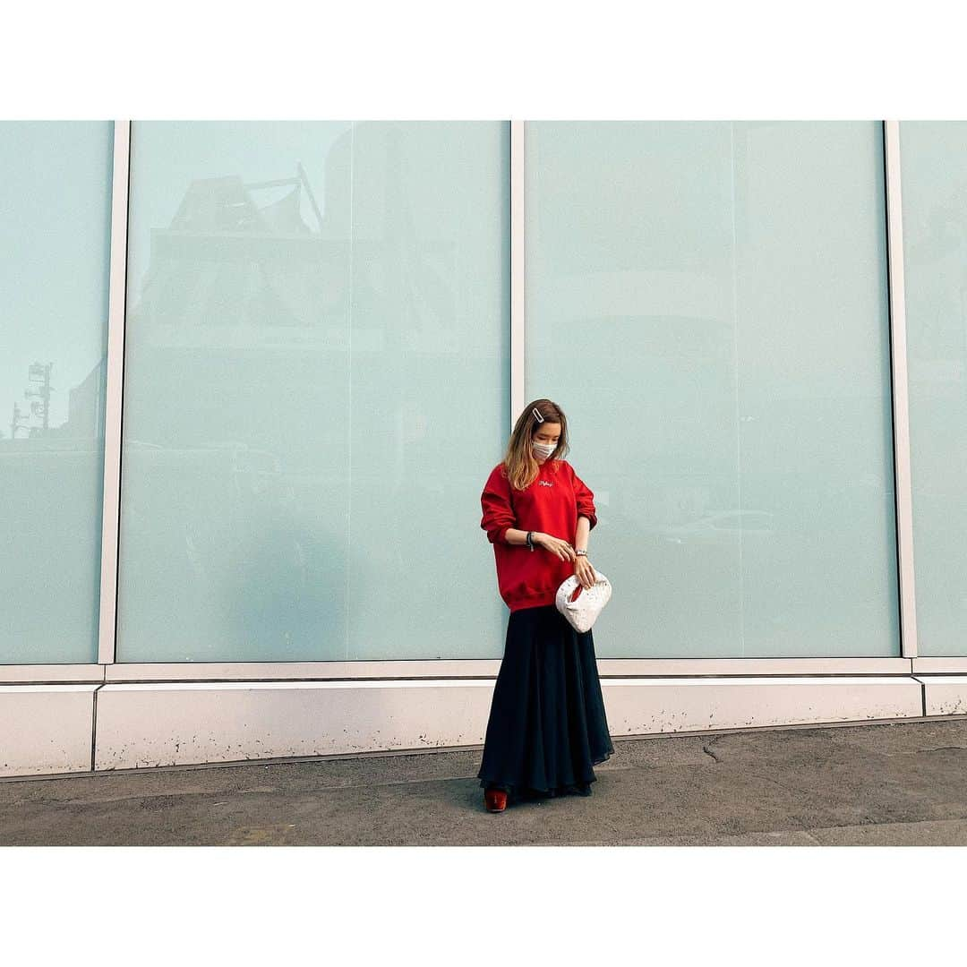 紗栄子さんのインスタグラム写真 - (紗栄子Instagram)「🌹 barrette @snidel_official  trainer @stylings_official × @windandsea_wear  skirt @chloe  watch @marcjacobs  bag @newbottega  shoes @miumiu」3月6日 15時04分 - saekoofficial