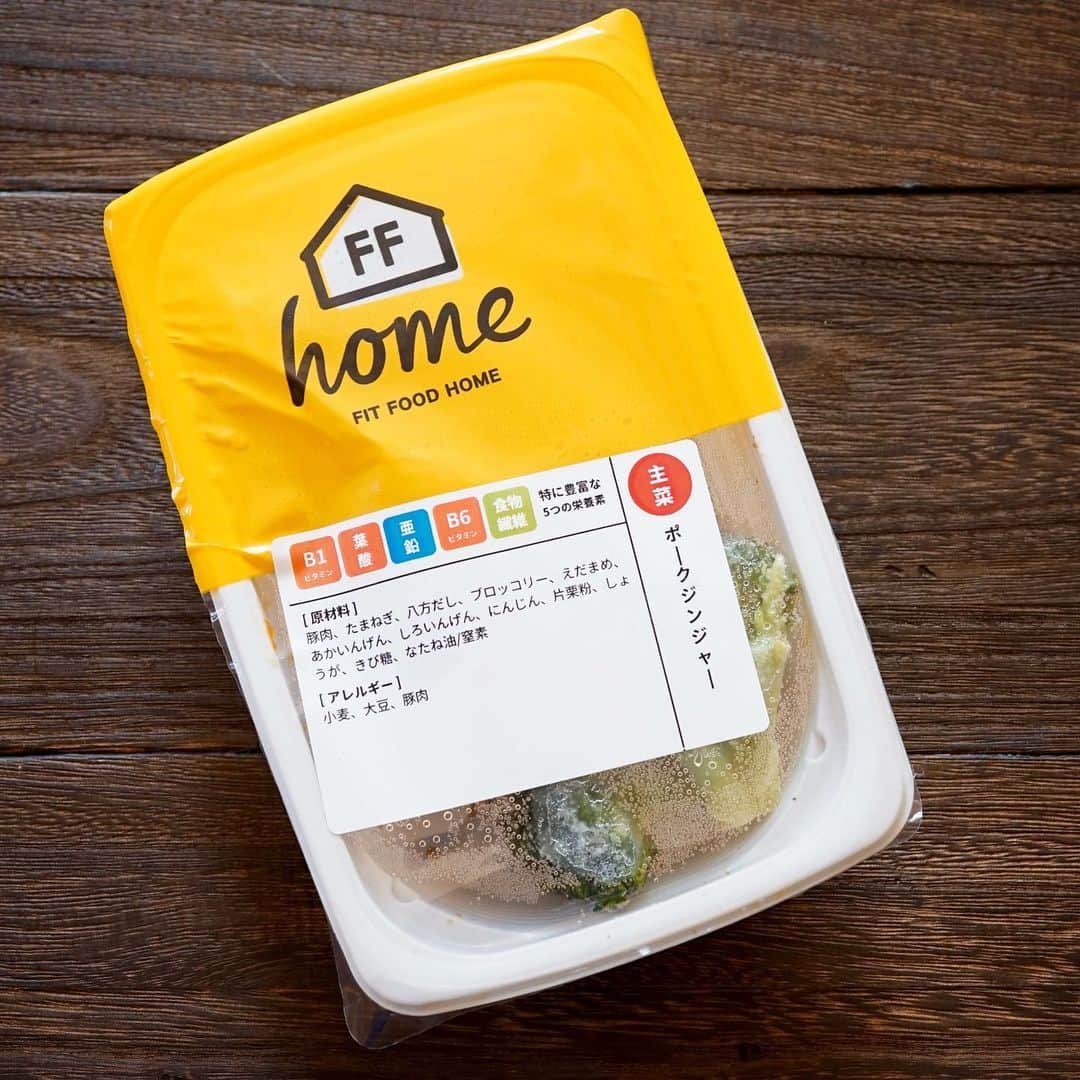 hirokoさんのインスタグラム写真 - (hirokoInstagram)「2020.3.6（金）﻿ ✽.｡.:*・ﾟ #hiroponのおうちごはん﻿ ﻿ @fitfood_home #フィットフードホーム さんの﻿ 手作り主菜で簡単昼ごはん﻿ 今日も#しっかり食べるダイエットごはん です﻿ ﻿ menu📝﻿ ▪︎ ポークジンジャー（副菜付き）﻿ ▪︎ 玄米雑穀ごはん﻿（100g） ▪︎ かぼちゃの煮物﻿ ▪︎ グリーンサラダ﻿ ▪︎ #だしカップ うめ﻿ ﻿ 『ポークジンジャー』306kcal﻿ ● タンパク質 19.5g﻿ ● 脂質 16.1g﻿ ● 炭水化物  20.9g﻿ ● 糖質 15.5g ﻿ ﻿ ﻿ 「FIT FOOD HOME」は﻿ 冷凍で届く忙しいママさんのお助け惣菜﻿ とっても助かる冷凍惣菜です﻿ 必要な栄養素もしっかり記載してあるから﻿ ダイエット中でもしっかり管理できるから嬉しい！﻿ ﻿ 【FIT FOOD HOME】では﻿ お試しセット もあるので気になったら﻿ チェック👉🏻 @fitfood_home﻿ ﻿ ﻿ かぼちゃの煮物は @dashi_gura #だし蔵 さんの﻿ #うどんのおだし で作りました﻿ ﻿ 400mlの水にだしパック1袋入れるところ﻿ 300mlで少し濃いめのだしにして﻿ ラカント小さじ1を入れ かぼちゃを煮ました﻿ かぼちゃは1/4個分ぐらい...﻿ ↑いちおうダイエット中なのでラカント使用😁﻿ そしていつもの#dashicup﻿ ﻿ 【関西おだし専門店だし蔵】﻿ チェック👉🏻 @dashi_gura﻿ ﻿ ﻿ ﻿ ﻿ .........The end 🍽﻿ #だし蔵アンバサダー #FFH健康冷凍惣菜 #FFH健康おうちごはん #お惣菜 #安心安全 #安心安全食材 #インスタフード #昼ごはん #おうちごはん通信 #おうちごはんLover #くらしメイド #フーディーテーブル #マカロニメイト #デリミア #デリスタグラマー #バランスの良い食事 #てづくりごはん365 #うちのシェフ ##snapdish #macaroni #locari_kitchen #lin_stagrammer﻿ ・」3月6日 15時20分 - hiropon0201