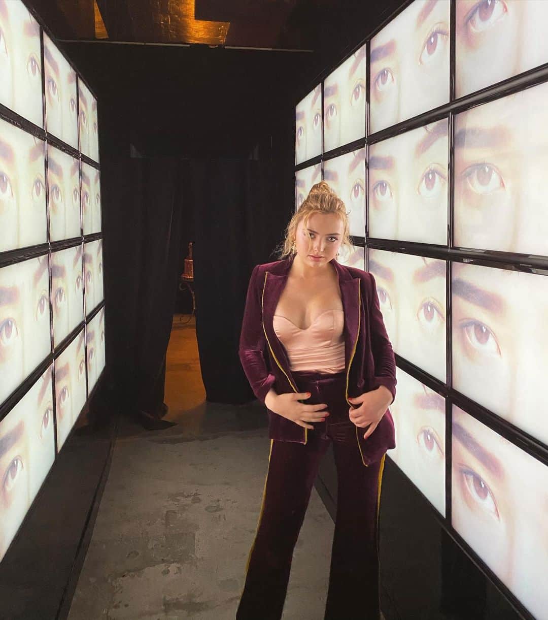 ペイトン・リストのインスタグラム：「my dancing suit 🤟🏼 thanks @guccibeauty」