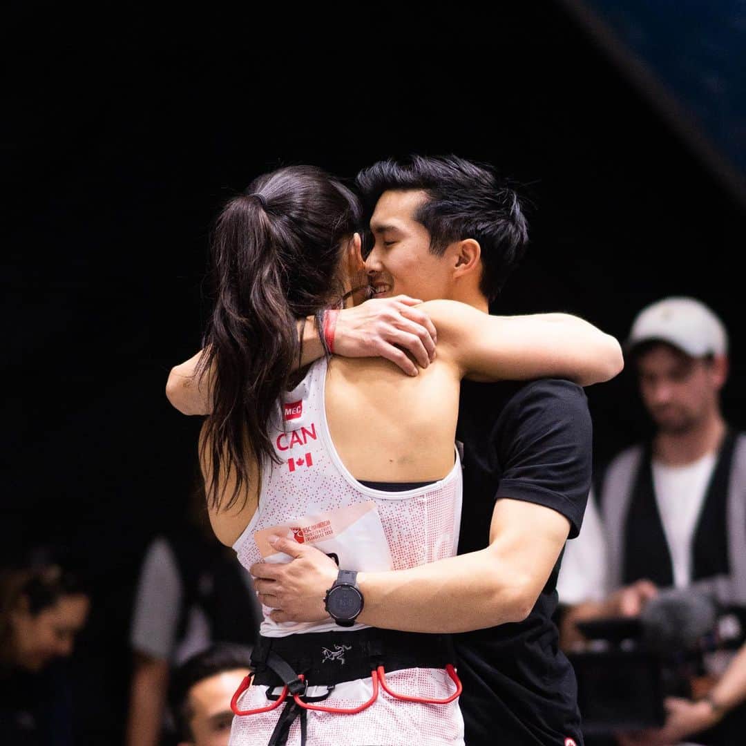 アラーナ・イップのインスタグラム：「Thank you. To everyone who supported me, cheered me on, and helped me along the way. I couldn’t have done this without you. ⠀⠀⠀⠀⠀⠀⠀⠀⠀ Especially: Mom, Dad, @jj_mah @2sevtrev, Drew, @mccollsean @atclaytonc @liborhroza @physioguyyasha @eliteedgeyyc @lenlenlemon @becca_frangos @allisonvest @jason.holowach @brennan__doyle @staceyaweldon @mikedoyleca - Plus a million more people that I don’t have room to tag 💚 ⠀⠀⠀⠀⠀⠀⠀⠀⠀ And of course the companies that believed in me enough to stand behind me: @arcteryx @scarpana @canfund @coastperformancerehab @climb.base5 @flashedclimbing ⠀⠀⠀⠀⠀⠀⠀⠀⠀ First photo @gajdaphotography」