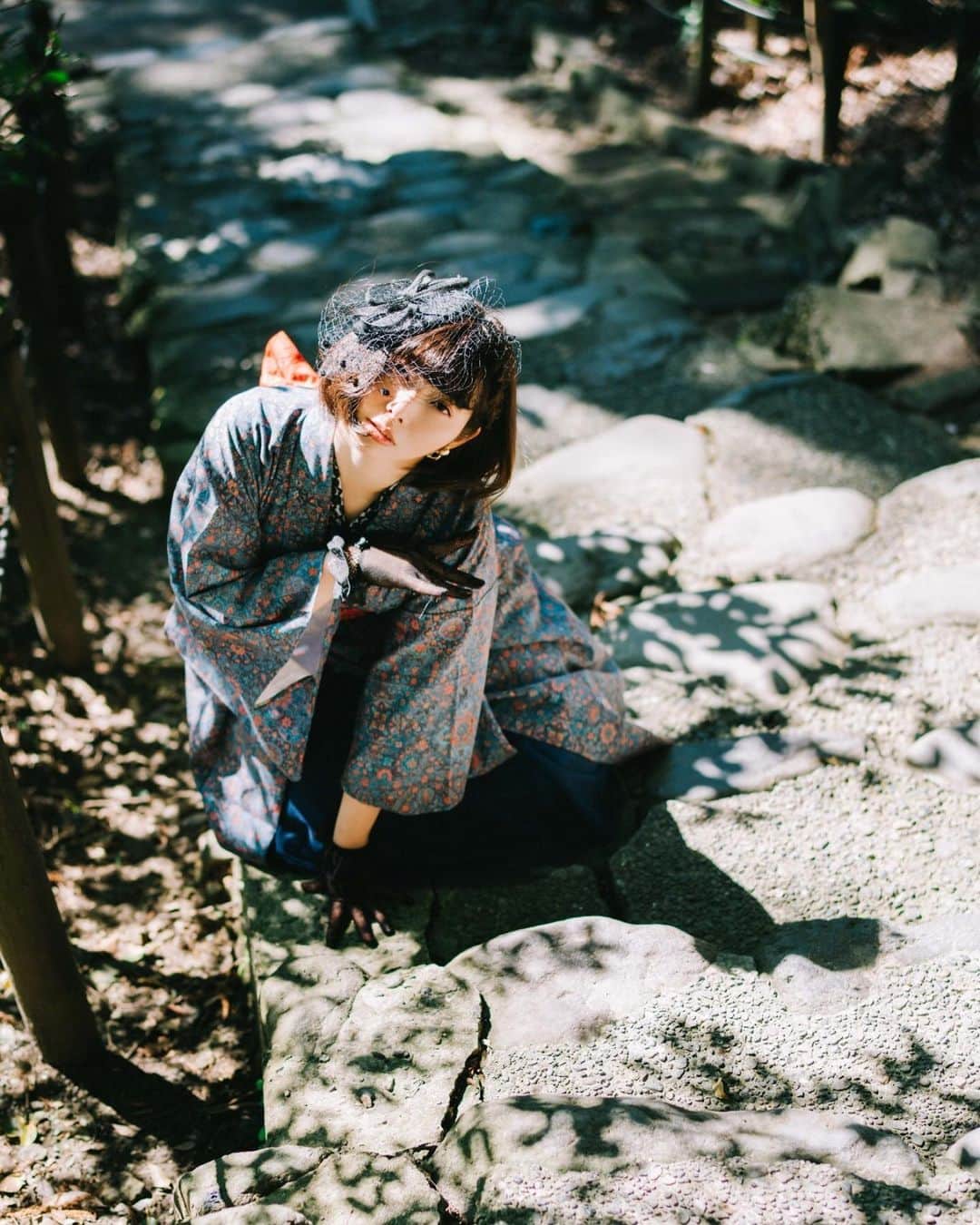 高田世莉菜さんのインスタグラム写真 - (高田世莉菜Instagram)「陰遊び🍃 📷　@toru_matsunaga 👘　@kamakura.kimono.kanon  #鎌倉 #着物 #レトロ #kimono」3月6日 17時18分 - serina_0531
