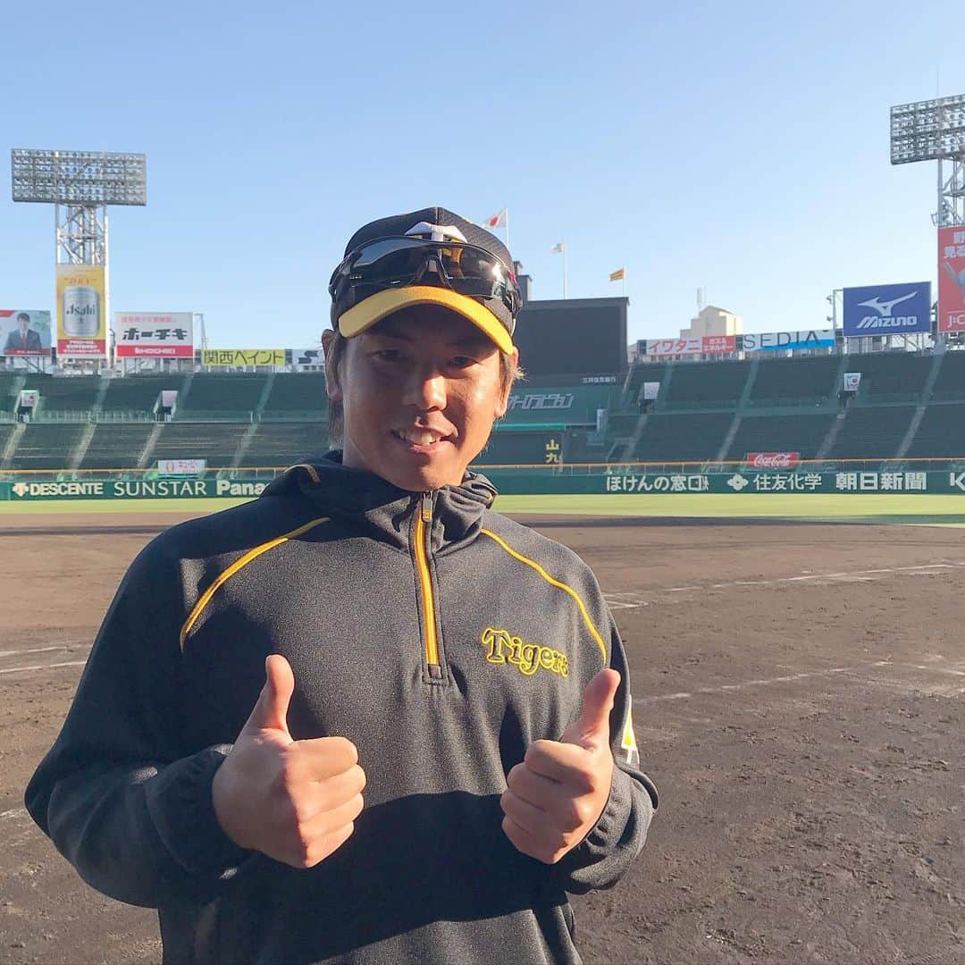 阪神タイガースさんのインスタグラム写真 - (阪神タイガースInstagram)「今日の試合、先制点を決めた梅野選手‼️ 「前の回ピンチを凌いで、チャンスメイクしてもらったので、なんとか返したいという気持ちで打ちました」と語っていました！ #梅野隆太郎 選手 #先制タイムリー #オープン戦 #阪神タイガース #逆光ですみません💦」3月6日 17時29分 - hanshintigers_official