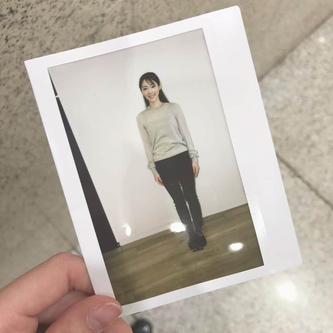 白木あゆみのインスタグラム：「. あまったポラロイドもらいがち。  心配な日が続きますね。。 楽しい春がやってきますように。 健康第一で過ごしましょう！」