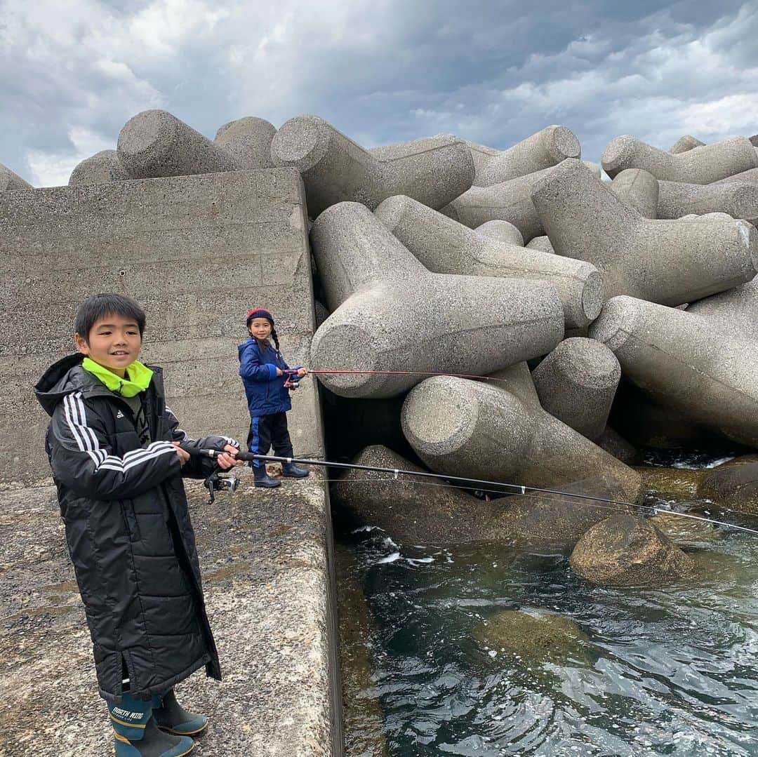 谷口博之さんのインスタグラム写真 - (谷口博之Instagram)「久しぶりの釣り🎣  子供達は初めての海釣り❗️ 楽しんでました^_^  #海釣り #カサゴ」3月6日 17時50分 - hiroyukitaniguchi29