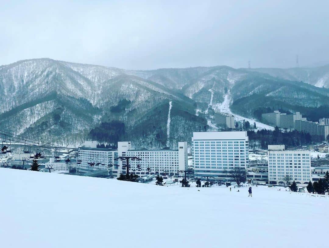 Saschaさんのインスタグラム写真 - (SaschaInstagram)「#苗場スキー場 へ！スキーはどこも空いてて広々と滑れました！アレンジしていただいた #皆川賢太郎 さんありがとうございました！ #スキー #新潟県 #苗場 #ski #naeba #snow #mountain #sascha #サッシャ」3月6日 18時15分 - sascha348