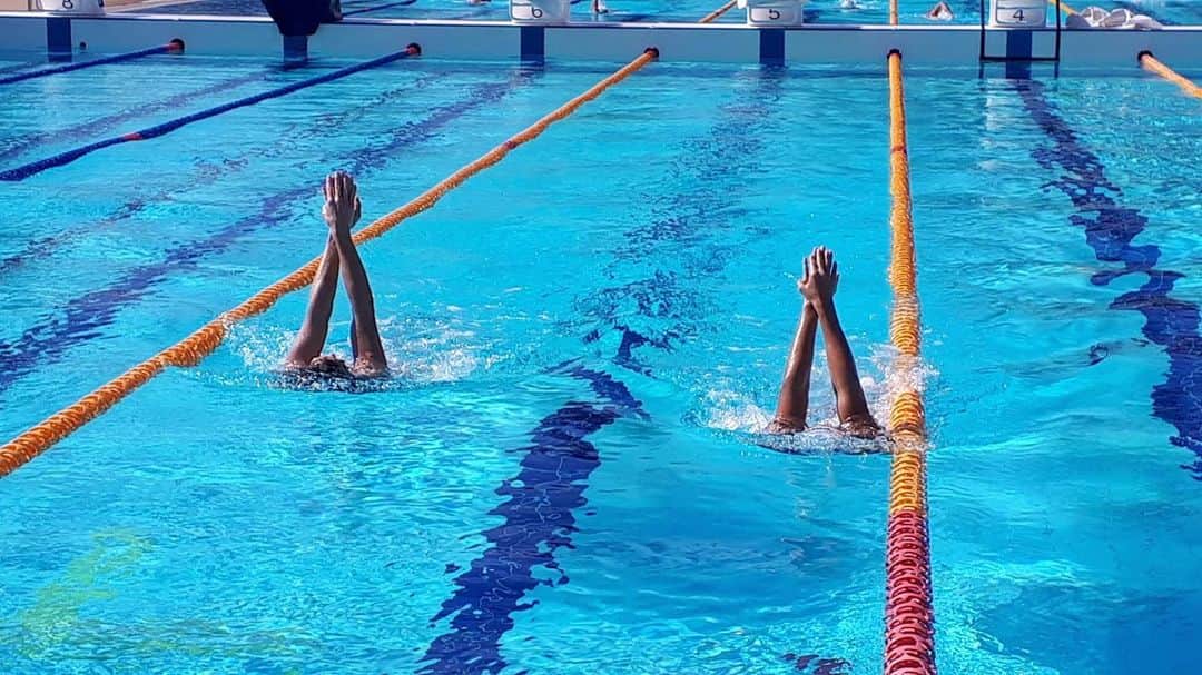 トラビス・マホーニーのインスタグラム：「Hands up if you’re ready for the weekend 🙌🏼 one more session for the week 👊🏼 #lastonefastone」