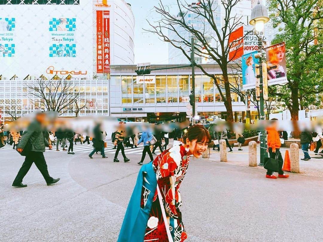 伊織いおさんのインスタグラム写真 - (伊織いおInstagram)「本日2年間通っていた専門学校を卒業いたしました。 このご時世に卒業式を執り行ってもらえて本当に幸運でした。 家に帰れないこともあったり辛いことも沢山あったけど全部結局楽しかったですね☺️ 春から違う環境で頑張っていきます。 応援してね👌 . . . .  #グラビア#グラビアアイドル#インスタグラビア#グラドル#グラドル自画撮り部#自撮り#私服#水着#茶髪#ヘアアレンジ#写真#写真好きな人と繋がりたい#photo#被写体#撮影会#撮影#裸眼#裸眼メイク#メイク好きな人と繋がりたい#ブラウンメイク#肩出し#肩出しファッション#ファッション」3月6日 18時42分 - iocos69