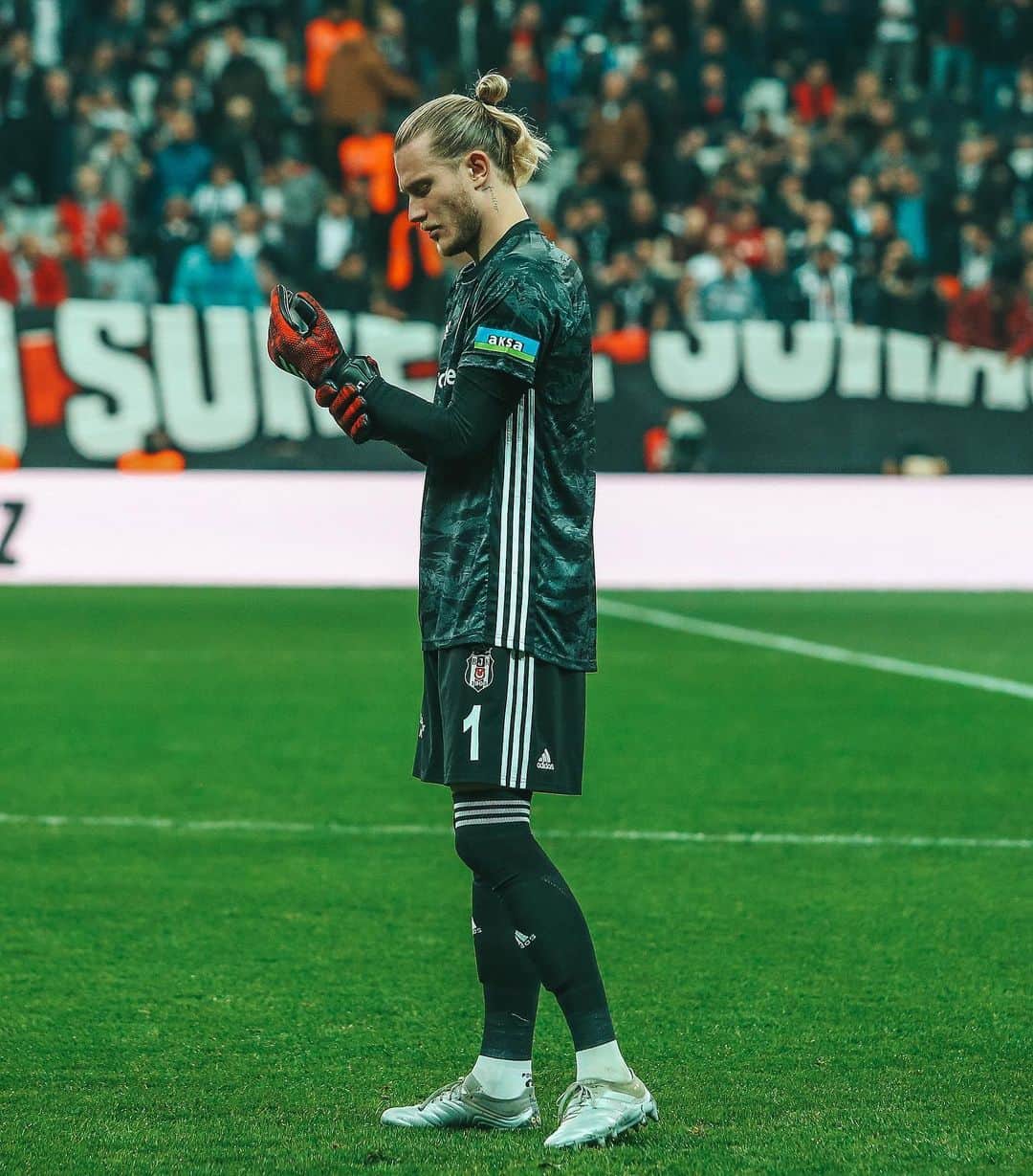 ロリス・カリウスのインスタグラム：「Job done🙌🏻 roll on next weekend #LK1」