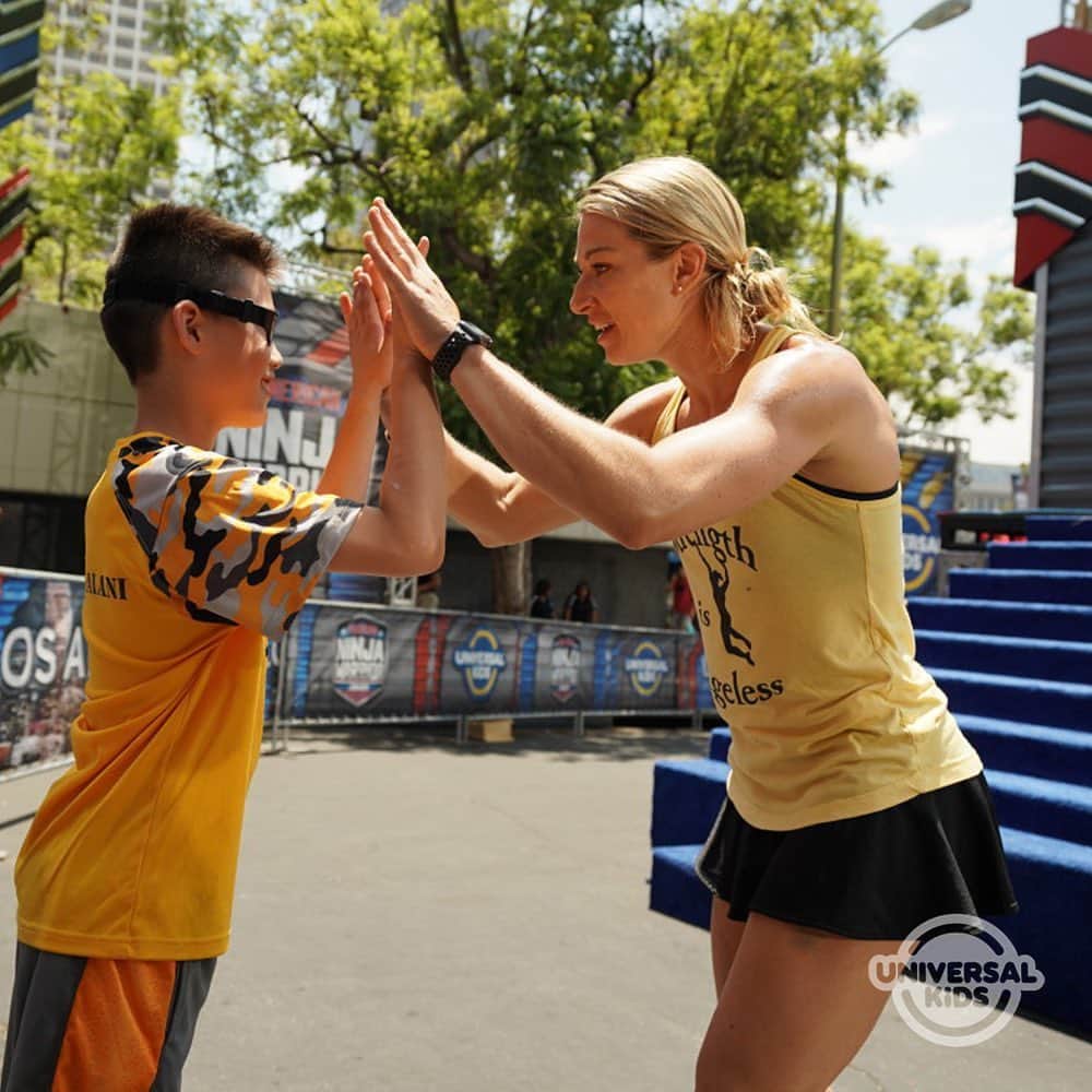 ジェシー・グラフさんのインスタグラム写真 - (ジェシー・グラフInstagram)「So excited for another episode of #AmericanNinjaWarriorJr this Saturday at 7pm ET/PT on @universalkids !  These kids are going to crush! Catch up with last week’s episode now online on demand! Link is in my bio 😊」3月7日 4時15分 - jessiegraffpwr