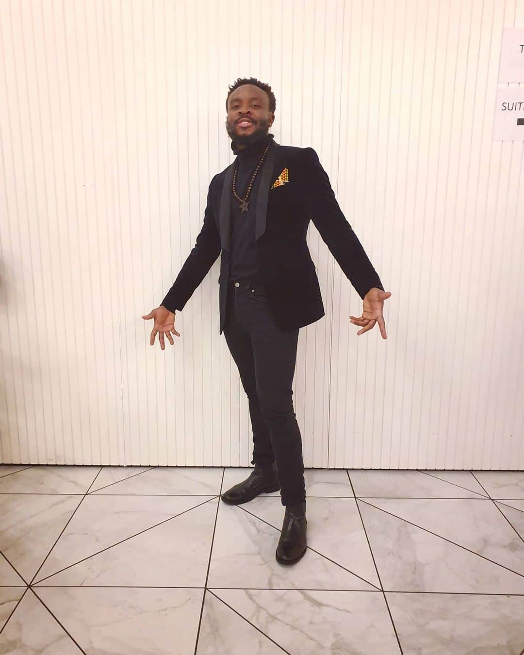 Fuse ODGのインスタグラム：「Happy Ghana Independence to all my 🇬🇭 Queens and Kings 👑. Let's continue to represent and inspire the world 🌍. Raa raa raaaah 💥 📷 by Queen @graceladoja..took this one with ❤」