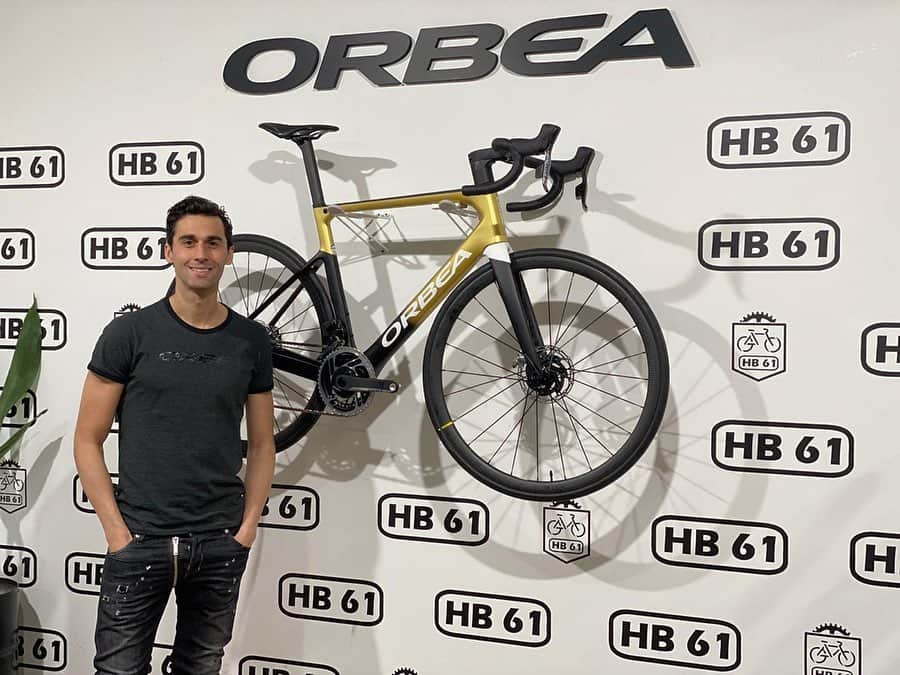 アルバロ・アルベロアのインスタグラム：「¡Ya tengo mi nueva Orca OMX! 🚲Diseñada y personalizada casi al milímetro desde la web de @orbeabicycles. 🔝🔝🔝🔝 Hay tantas opciones que cuesta decidirse, la verdad. 🤣🤟🏼 Ya solo me faltan los pedales y a volar! #MyOrbea #OrbeaOrcaOMX #Orbea」