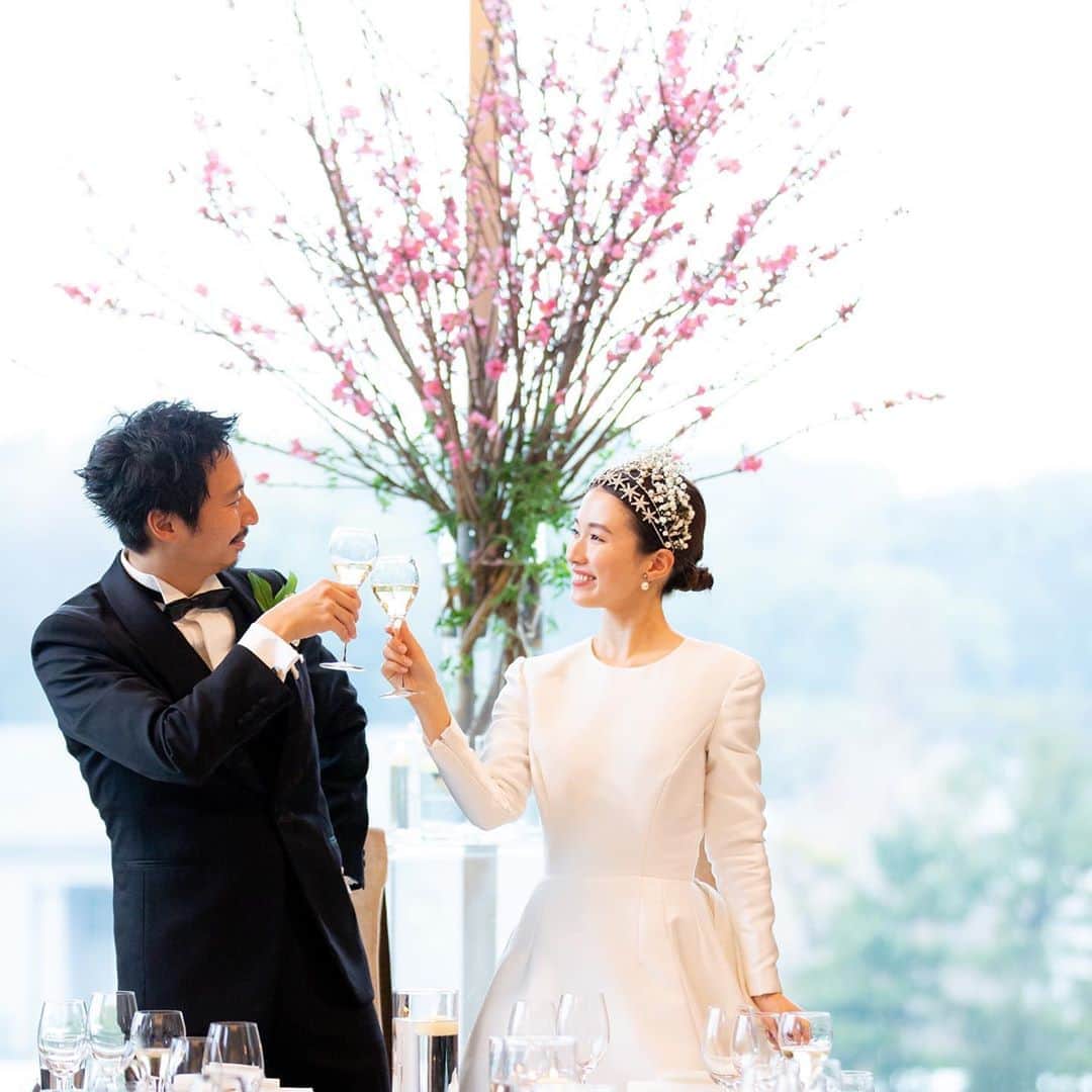 久保雄司のインスタグラム：「3月3日 結婚式から1年経ちました🤵🏻👰🏻 当たり前な事は何一つなく 毎日また会えることが1番の幸せです  両親や仲間、関係者様や応援して頂ける皆さんいつも支えて頂きありがとうございます😌 夫婦共々今後ともよろしくお願いいたします🎎」
