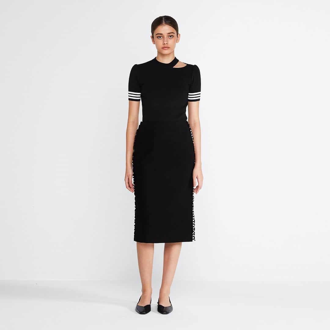 BORDERS at BALCONYのインスタグラム：「BASIC TOP / 37,000+tax⁠ I-LINE SKIRT / 34,000+tax」