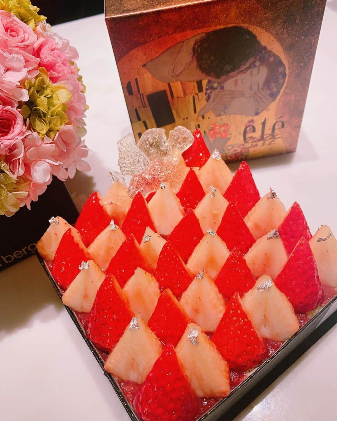 伴かなみのグルメインスタ