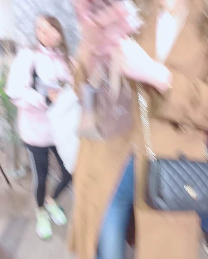 鈴木ユリアのインスタグラム：「. 今日も今日とて　@lucra_app の収録でした 動画撮影・編集大変だけど 毎回収録が楽しみ。 お姉様方やスタッフさんが優しくて 元気なくても終始笑顔だあ☺︎ 配信お楽しみに！！🐥✨」