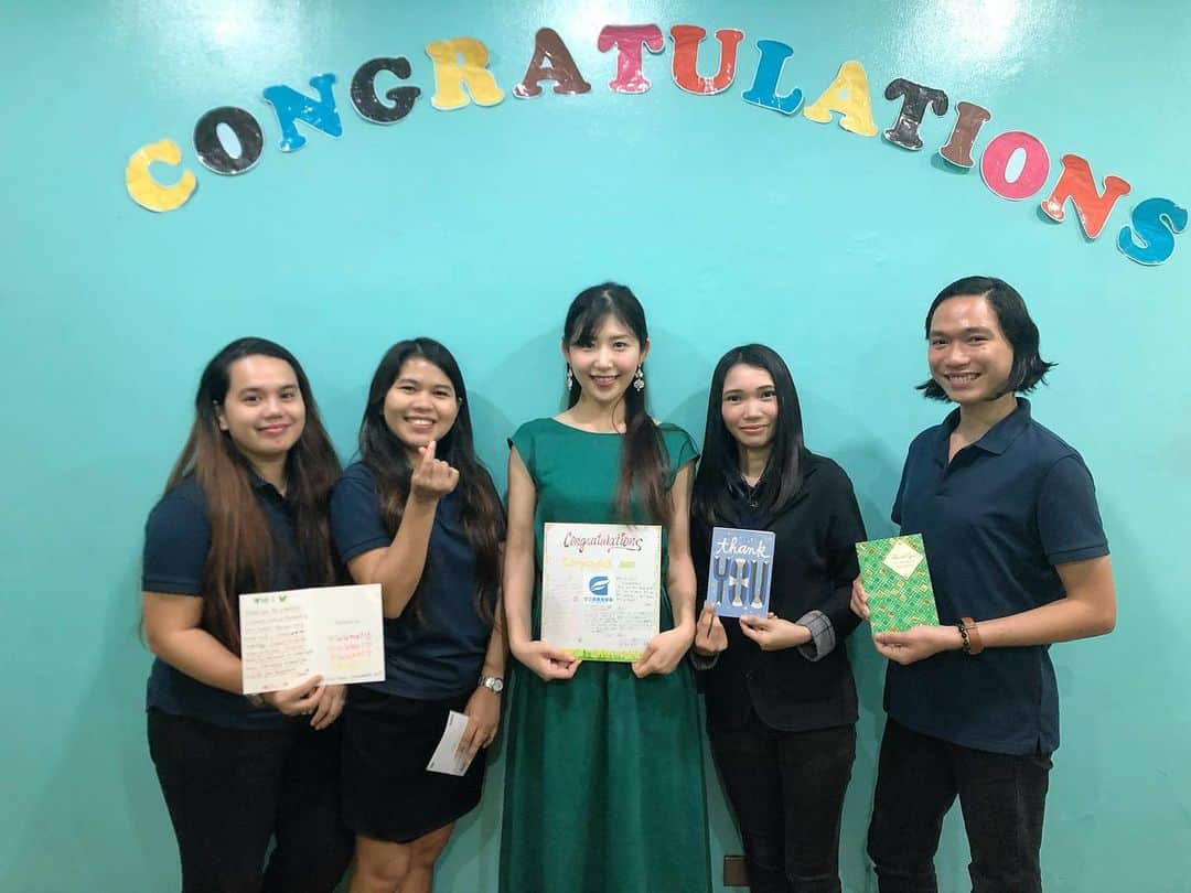 千代田唯さんのインスタグラム写真 - (千代田唯Instagram)「I graduated from Cebu English club today!! It was so fast for a month. Everyday was fun . I learned a lot from my teachers.  This experience is my treasure.I'm happy to meet them. I'll come back here. Thank you so much!! ・ セブ英語倶楽部無事に卒業しました✨ 1ヵ月本当にあっという間‼︎充実した毎日でした❣️ 自分でいうのもなんですが、英語力はすごく伸びたと思います✨先生方のおかげです🌸 素敵な経験をありがとうございました🎁✨ #セブ英語倶楽部  #youtube #yuiの飲んで祈って恋をして #ミスワイン  #セブ島　#フィリピン　#留学日記  #留学日記 #英語留学　#短期留学　#タビジョ #旅行好きな人と繋がりたい  #cebu #cebuphilippines  #instacebu #international  #cebutravel  #japanesegirl  #cebucity  #instatravel #trippy」3月6日 21時05分 - chiyodayui0920