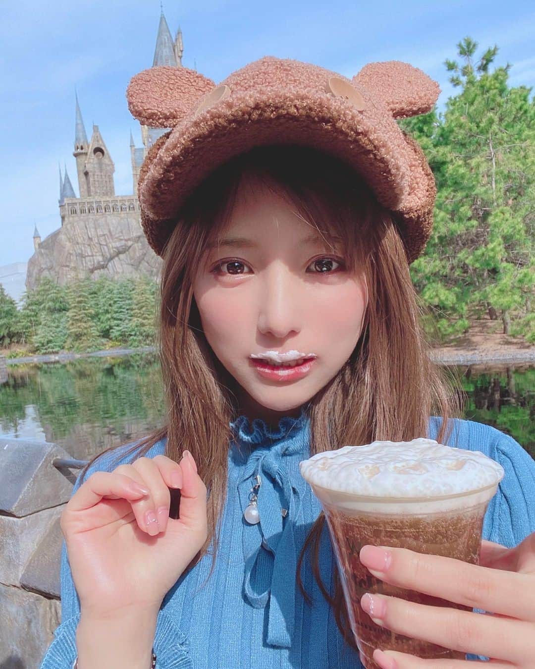 夏本あさみさんのインスタグラム写真 - (夏本あさみInstagram)「Butter beer in front of Hogwarts School 🍻 * * ホグワーツ魔法学校に入ったら私はどのクラスかな〜🧙‍♀️ ハッフルパフで平和に過ごしたいけど、、 意外とスリザリンだったりして🐍（笑）」3月6日 21時19分 - natsumotoasami