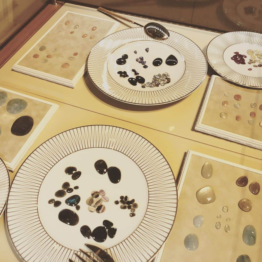 福井駅前ジュエリーパリさんのインスタグラム写真 - (福井駅前ジュエリーパリInstagram)「【Stone Jewelry Fair ‼︎】 いよいよ明日から💎ストーンジュエリーフェアも開催です💓 可愛い色石のルース（裸石）も沢山届きましたよ🎵 明日からの３日間は、デザイナーも常駐いたします😌 お好きな色石を選んで、自分だけのジュエリーを造ってみませんか？🥰 是非、見にいらしてくださいね。  #ストーンジュエリーフェア #コスチュームジュエリーフェア #ヒロタカ #カオル #マリアブラック #マリハ #レタリング ————————————﻿ #jewelryPARIS﻿ #ジュエリーパリ﻿ #福井﻿ #福井駅前﻿ #福井ジュエリーショップ﻿ #福井ジュエリー ﻿ #福井時計﻿ #福井ブライダル﻿ #ジュエリーリフォーム﻿ #ジュエリーコーディネート﻿ #watch﻿ #ブライダル﻿ #リング﻿ #ピアス﻿ #ネックレス﻿﻿ #アクセサリー﻿ #イヤーカフ﻿」3月6日 21時32分 - j_paris_fukui