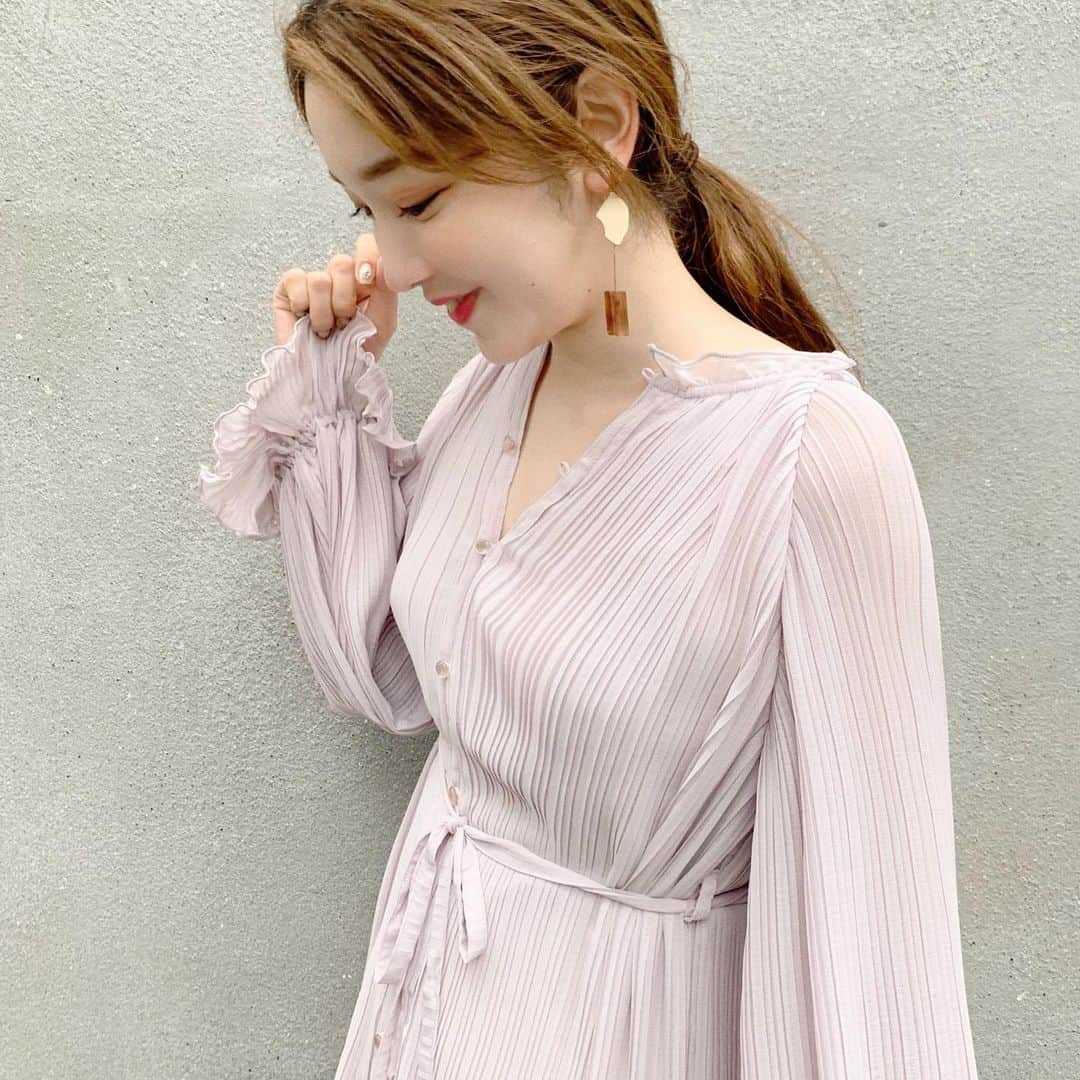 mina hinokuchiのインスタグラム：「. 今日入荷したお気に入りのブラウス🌼 ミントたくさん買ったから、パープルも気になり出してる、、♡ . #whoswhochico #salonbychico #フーズフーチコ #チコ *今日からオンラインストアで10%offクーポンキャンペーン中 ※ネットでも新作ぜひcheckしてください♡」