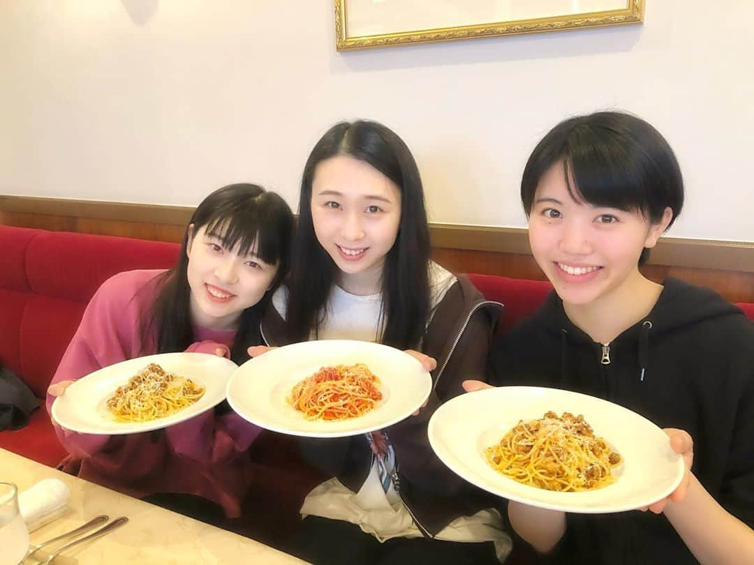 りんご娘さんのインスタグラム写真 - (りんご娘Instagram)「事務所の近くにあるお店 #パスタパスタ に みんなで行ってきました🍝  どれも美味しかった😆 彩香はときとJの分も食べました😋 事務所の近くだし 今度は王林も！ また行きたいです🥰  皆さんもぜひ行って みて下さい！！ #パスタ #パスタランチ #弘前ランチ #デザートショップ弘前 #ミルフィーユ #フォカッチャ #弘前市 #パスタ好き」3月6日 21時48分 - _ringo.musume.com_