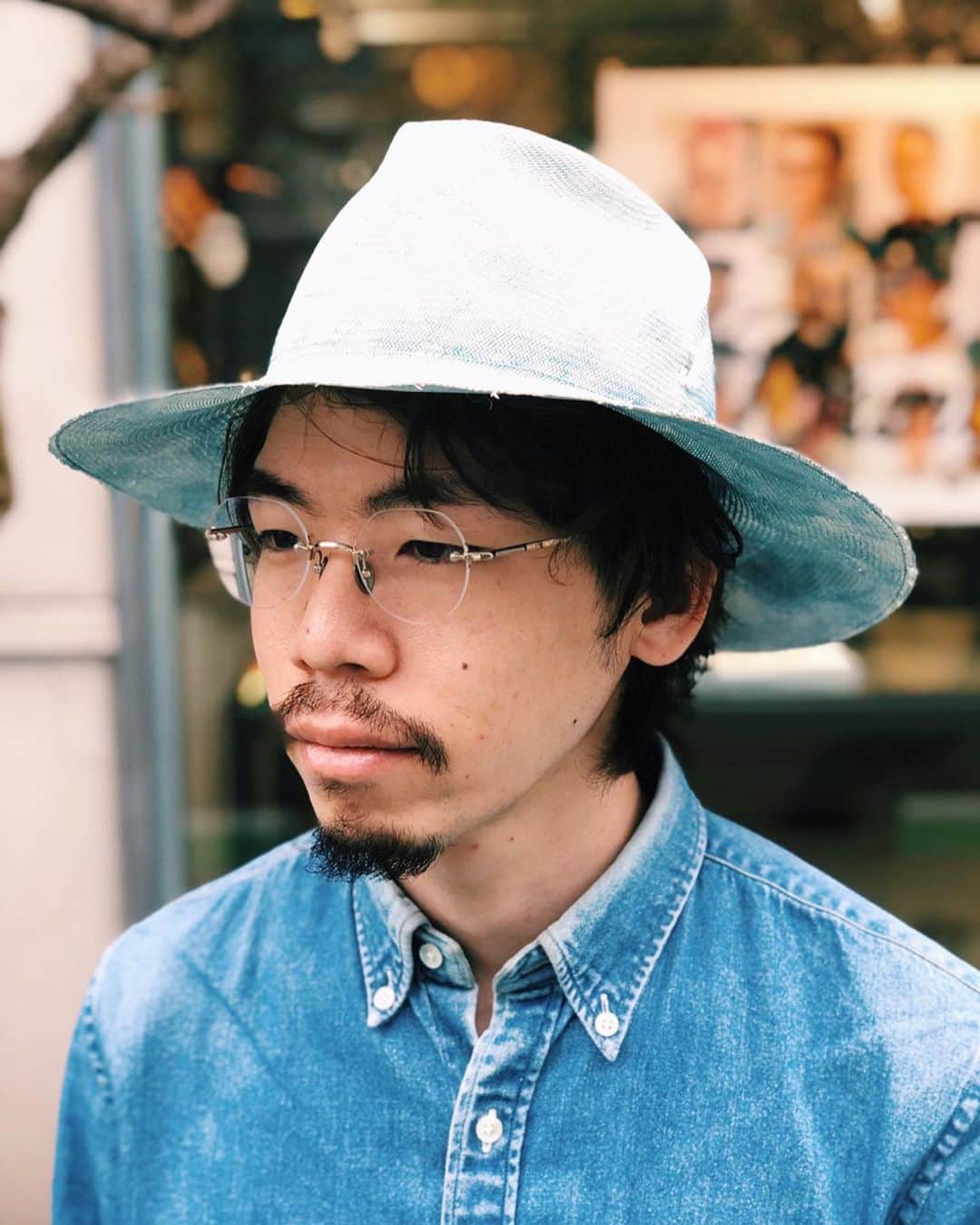 のインスタグラム：「Today's SNAP Daikanyama:Kobayashi #daikanyamakobayashi  #eyewear #ahlem @ahlem  #staffsnap  #staffphoto #store @globespecs_official  #opticalstore  #ootd  #snap 【ミュールバウアーのカスタムオーダーイベント開催のお知らせ】 ウィーンの創業117年、老舗帽子ブランド・ミュールバウアーのカスタムオーダーイベントを開催いたします。スタイル・素材・色・装飾・サイズを選んで自分だけのオリジナルの帽子をご購入いただけます。ミュールバウアーの伝統的なハンドメイドの手法を用いて作られ、上質な素材で細部にまでこだわったクラシックな帽子は、かぶる人の存在をより優雅にしてくれます。  今季のテーマは「Viennese Style：ウィーン・スタイル」 ヨーロッパの中央に位置し、フランス、ドイツ、東欧などから多様な文化、アート、食などの影響を受け混ざり合い、更に昇華していったウィーンの文化やスタイルはその多面性が魅力です。今回のミュールバウアーはその多面的なウィーンの魅力を表現するために「シンプルさと絢爛さ」、「煌めきと燻し」、「喧騒と静寂」、など多面性を織り交ぜたウィーンらしいスタイルを提案しています。 スタイル・素材・色・装飾・サイズを選んで自分だけのオリジナルメイドの帽子を作れる貴重な機会です。新作、定番を合わせておよそ90型をご用意して皆さまのお越しをお待ちしております。  開催日時：2020年3月14日（土）グローブスペックス 渋谷店 2020年3月15日（日）グローブスペックス 代官山店  当日6回のセッションを行い、予約制となります。 ご予約は渋谷店：03-5459-8377,代官山店：03-5459-3645へ ※ なおコロナウイルスの広がりを受けて、通常のイベント時よりも少ない定員で各セッションの予約の制限させていただきますこと、ご了承下さい。  #muehlbauer  #event @muehlbauer_hats  #globespecsshibuya  #globespecsdaikanyama  @globespecs_official」