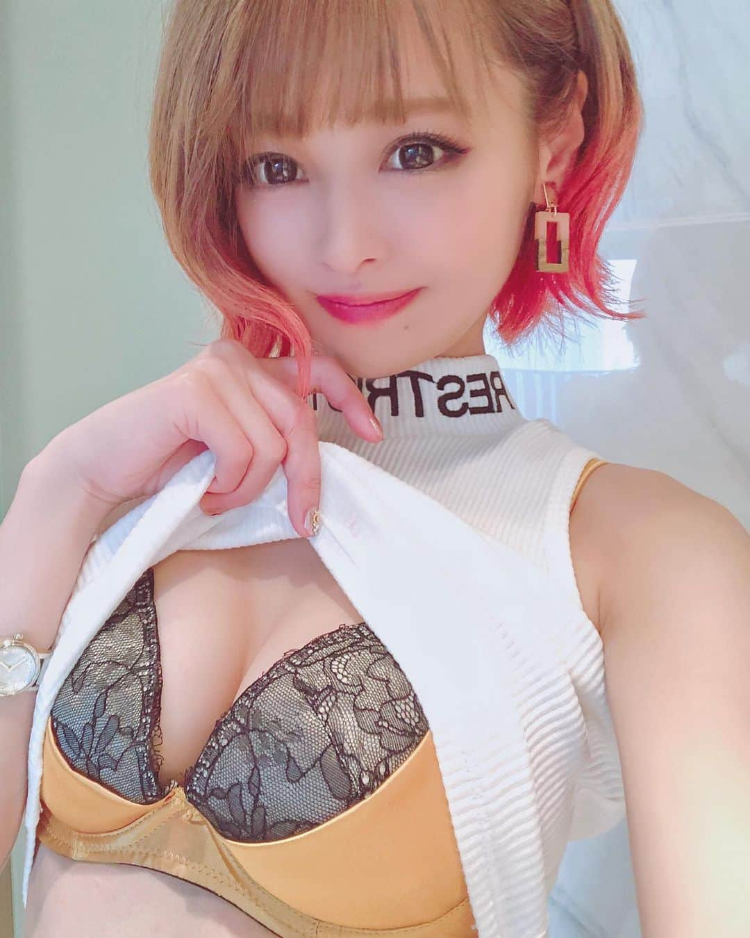 紗藤まゆさんのインスタグラム写真 - (紗藤まゆInstagram)「撮影でギャルになりました👱‍♀️🎈#mgs #av #japan #撮影」3月6日 21時56分 - __satomayu