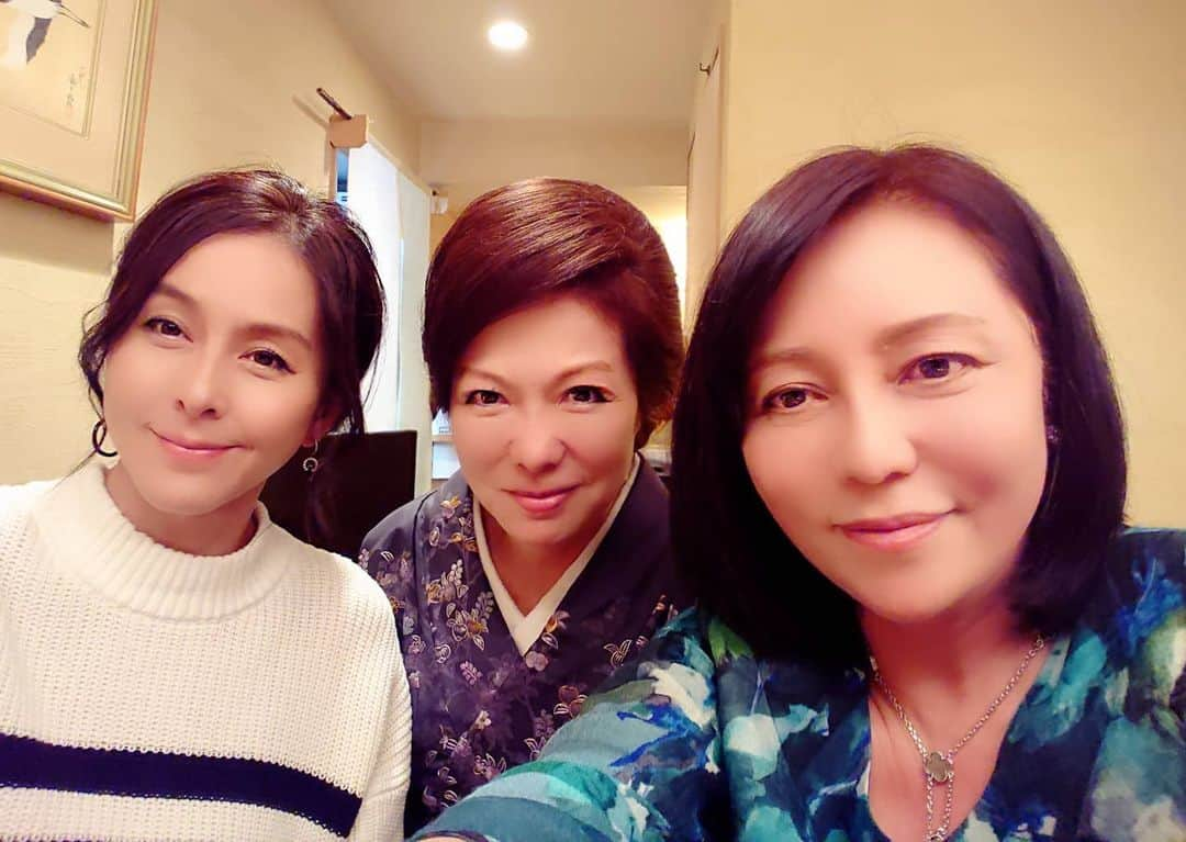 有本香さんのインスタグラム写真 - (有本香Instagram)「銀座でお鮨の女子会。杉本 彩さん、伊藤由美ママと。」3月6日 22時16分 - arimotokaori