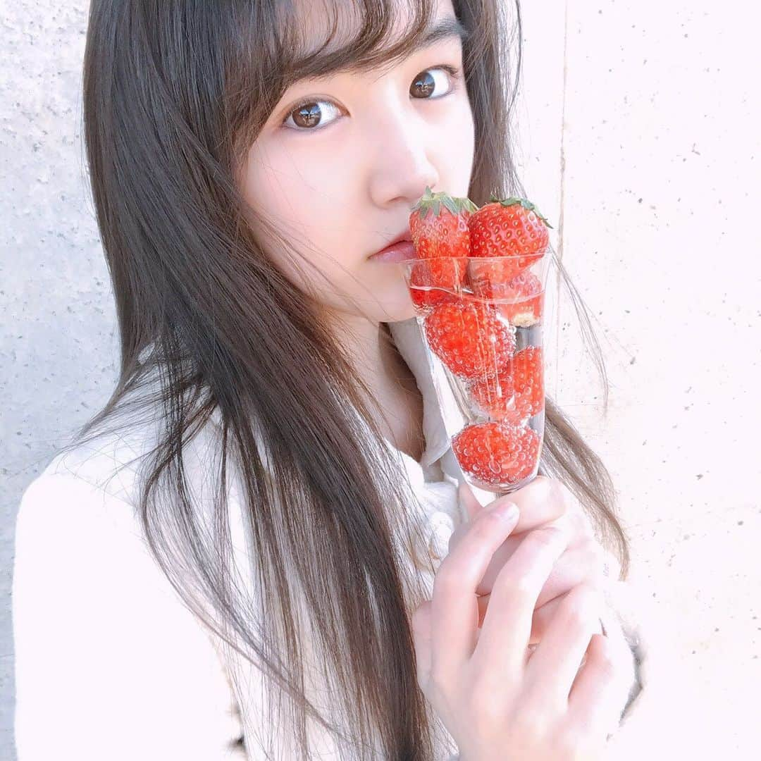 大早希弥海さんのインスタグラム写真 - (大早希弥海Instagram)「３月６日🍓 . . . 今日で１４歳になりました💗 . . . １４歳もよろしくお願いします🌟 . . #誕生日 #3月6日  #今日で14歳  #14歳もよろしくお願いします  #誕生日ケーキ  #大早希弥海 #おおさきみう #oosakimiu #みーちゃん  #プラチナムプロダクション #シブサン #グリーンクラス」3月6日 22時10分 - mi_chan333jankenpon