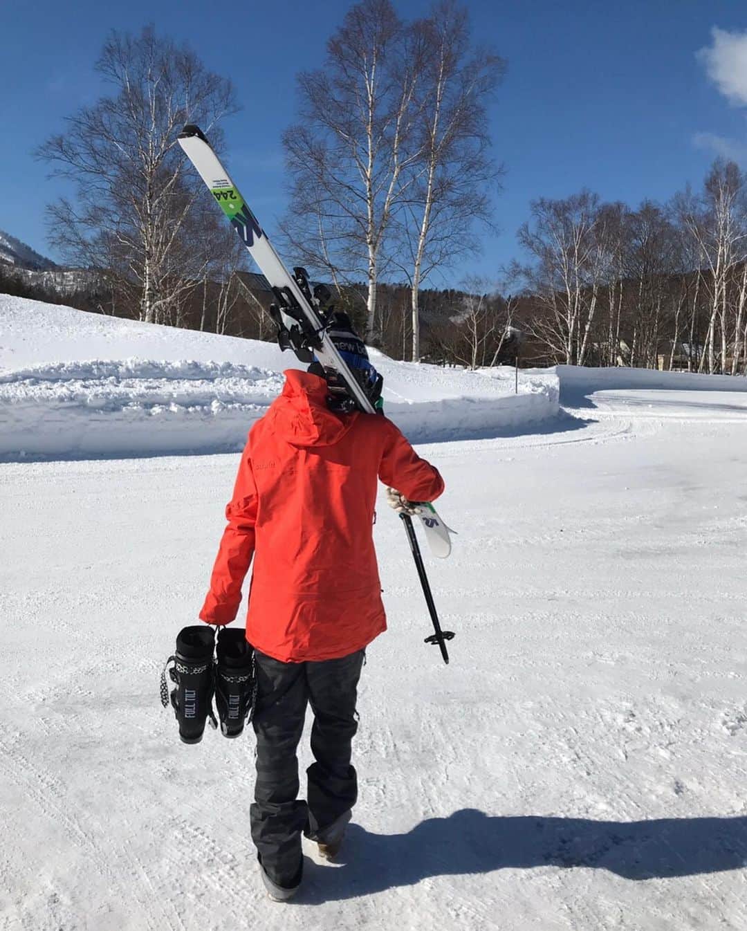 伊藤みきのインスタグラム：「天気がいい日のスキーは嬉しい。」