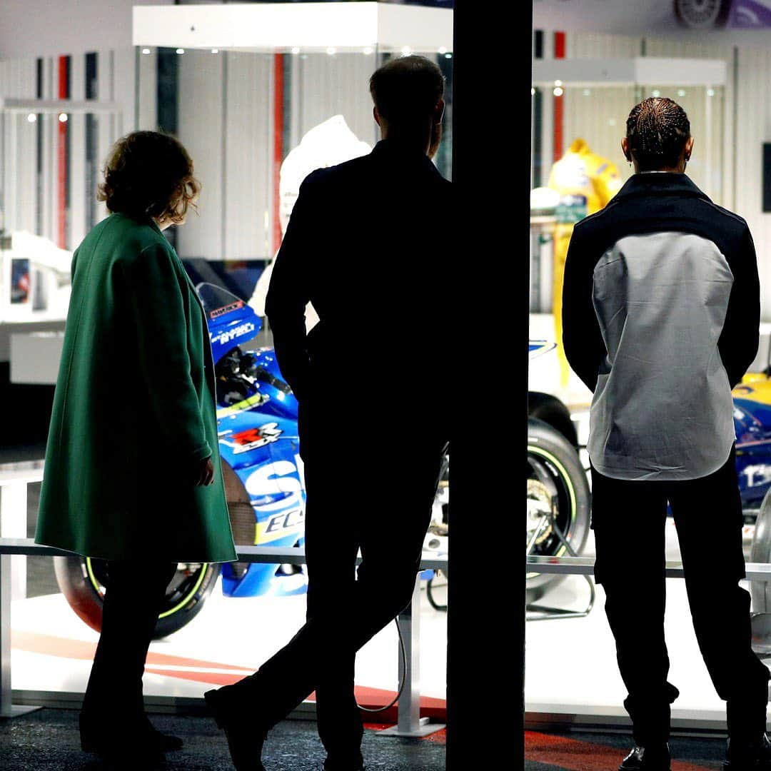 英ヘンリー王子夫妻さんのインスタグラム写真 - (英ヘンリー王子夫妻Instagram)「🏎💨💨💨 • This morning, The Duke of Sussex raced up to Silverstone, home of the British Grand Prix to open the The Silverstone Experience, a brand-new immersive museum that tells the story of the past, present and future of British motor racing.  Joined by six-time Formula One World Champion Lewis Hamilton MBE, The Duke of Sussex and Lewis toured @thesilverstoneexperience, where they viewed the various components of the museum, met with volunteers, and chatted with the next generation of engineers and racing drivers.  The museum brings the extensive heritage of Silverstone and British motor racing to life, celebrating the circuit and the country’s position at the heart of the global motorsport industry. It showcases the rich history of the sport, highlights amazing stories of many whom have been part of what makes Silverstone so special -  which we hope, will inspire future generations to come.  Photo © PA」3月6日 22時39分 - sussexroyal