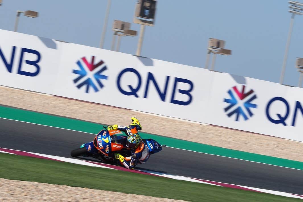 MotoGPさんのインスタグラム写真 - (MotoGPInstagram)「Swipe left to see @7balda’s late FP1 crash at turn 15! 👀 We’re glad to say that Lorenzo was OK after this scary crash! 👍 #RiderOK #QatarGP 🇶🇦 #MotoGP #Motorcycle #Racing #Motorsport」3月6日 22時51分 - motogp