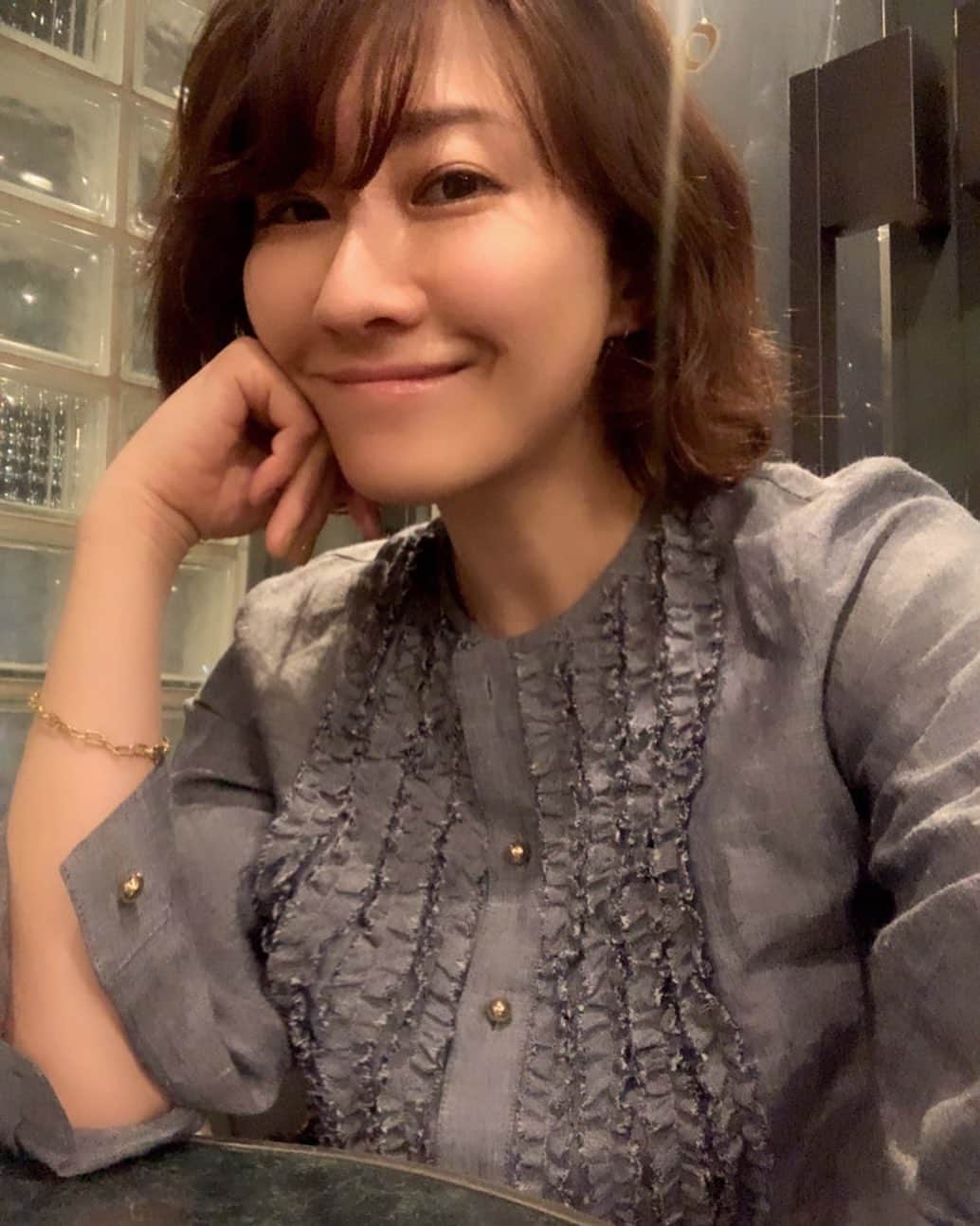 風間ゆみえのインスタグラム：「春は一枚で決まるこんなブラウスが嬉しい✨  @la_marine_francaise_official  #yumie_k_style」