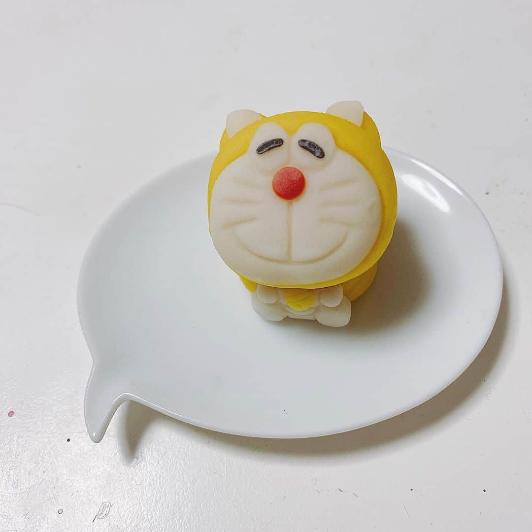 こまけいこのインスタグラム：「可愛すぎやろ。  #ドラえもん　#ローソン　#練り切り」