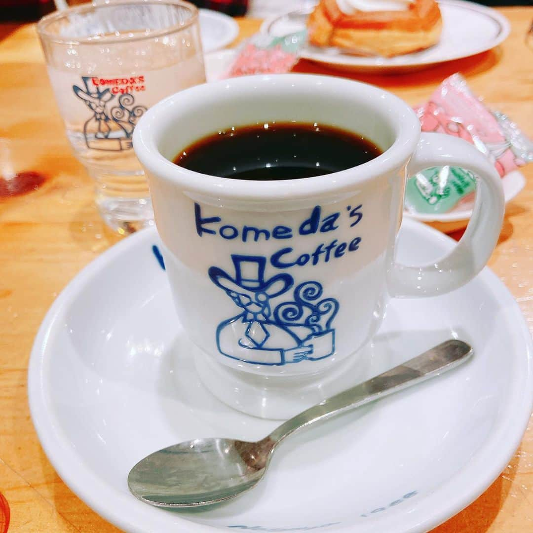 高樹リサさんのインスタグラム写真 - (高樹リサInstagram)「#komedacoffee . 来週は #リサマギ bloomy🌼です💓 よろしくお願いします(*Ü*) #zipfm」3月6日 23時15分 - lisalisa_takagi