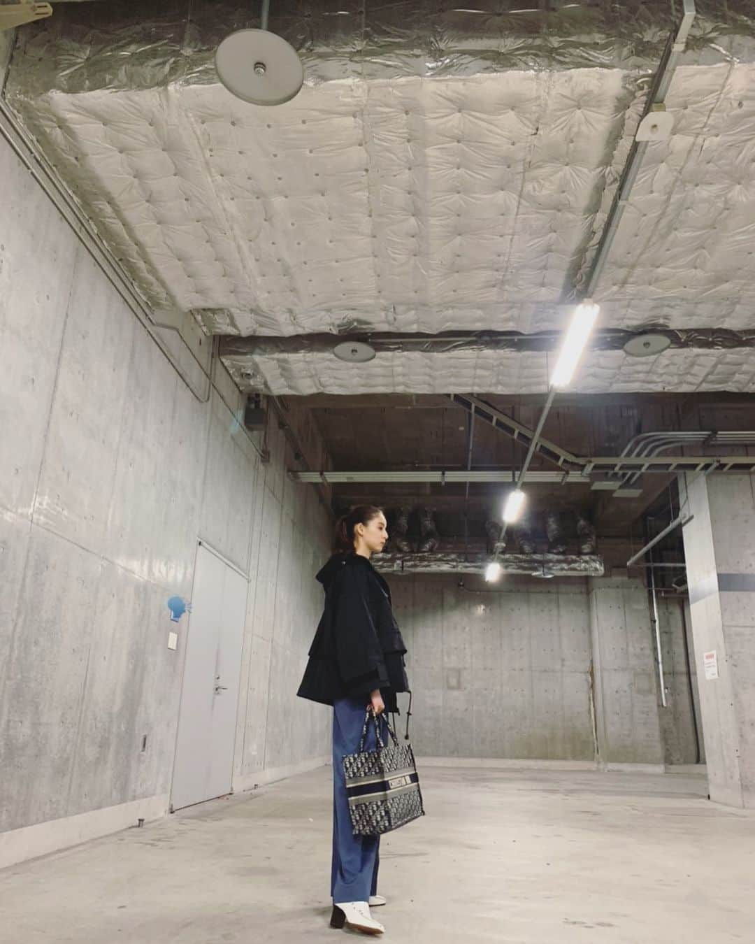 新木優子さんのインスタグラム写真 - (新木優子Instagram)「私服 jacket : @whitemountaineering_official  tops : @lecielbleu_official  pants : @lecielbleu_official  bag : @dior  shoes : @oldceline」3月6日 23時25分 - yuuuuukko_