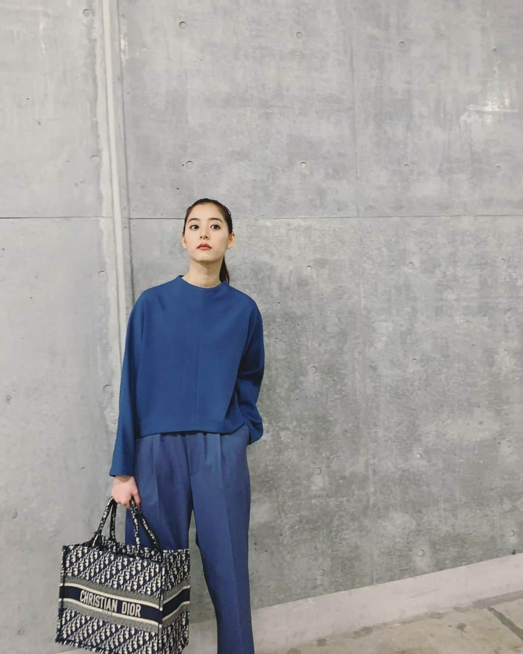 新木優子さんのインスタグラム写真 - (新木優子Instagram)「私服 jacket : @whitemountaineering_official  tops : @lecielbleu_official  pants : @lecielbleu_official  bag : @dior  shoes : @oldceline」3月6日 23時25分 - yuuuuukko_