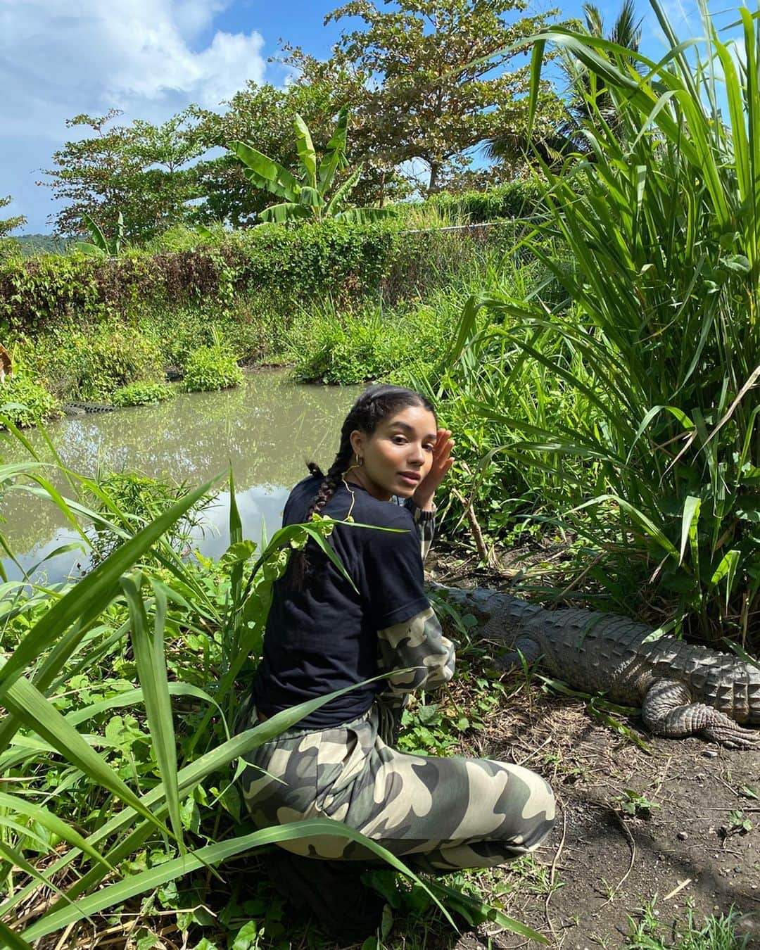 イヴァンナ・ヴェンチュラさんのインスタグラム写真 - (イヴァンナ・ヴェンチュラInstagram)「Humbled to be apart of @global_wildlife_conservation we visited the Holland Bay Crocodile Sanctuary in Jamaica to meet Lawrence Henriques and some of the American Crocodiles he’s been raising as a headstart population 🐊 Lawrence built this sanctuary in about 3/4 months! And has dedicated his life to help, rehabilitate and breed crocs in Jamaica. Sadly most of them have been hunted for their pricey meat and their numbers have dropped dramatically. Amazing to have ppl like Lawrence who dedicate their life to a bigger cause! Go to @global_wildlife_conservation @robindmoore to learn how we can all help.」3月6日 23時22分 - yoventura