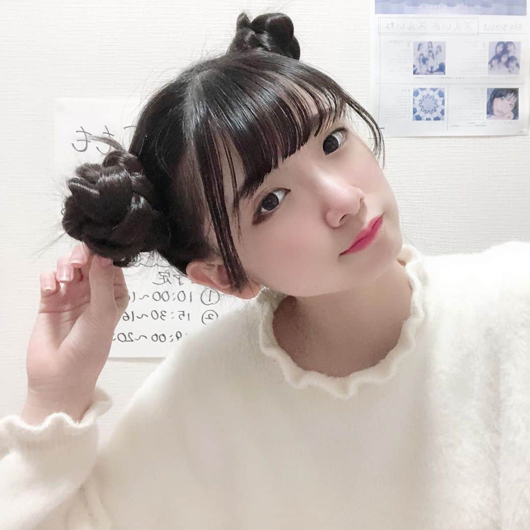 薮田こももさんのインスタグラム写真 - (薮田こももInstagram)「☁️ … … … 🧸🧸🧸 … … … #くまさんヘアー #プーさんヘアー #お団子ヘア~~」3月6日 23時44分 - yuri_selfish