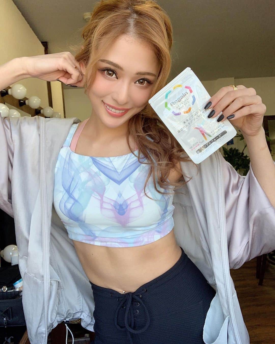 CYBERJAPAN Staffのインスタグラム：「#repost @cjd_riri  先日撮影したリゲイントリプルフォース💙💜💛 疲れに効く💪‼️ あのロキソニンSで有名な第一三共ヘルスケアさんから発売されてるので信頼できるし、これは期待大ですっ🔥 いつも楽しく全力でいたいけど、夜遅くまで活動していたり、移動が多いと、どうしても疲れが溜まってしまうので、これで疲れを溜めない体になれたら最高😭😭😭🙏✨ これからいろいろ発信していくので、お楽しみに❤️ リゲイントリプルフォースを、皆様もよろしくお願いします🥰🎶 . . #リゲイントリプルフォース #リゲイン #疲れに効く #今日も疲れた #今日も頑張った #PR」