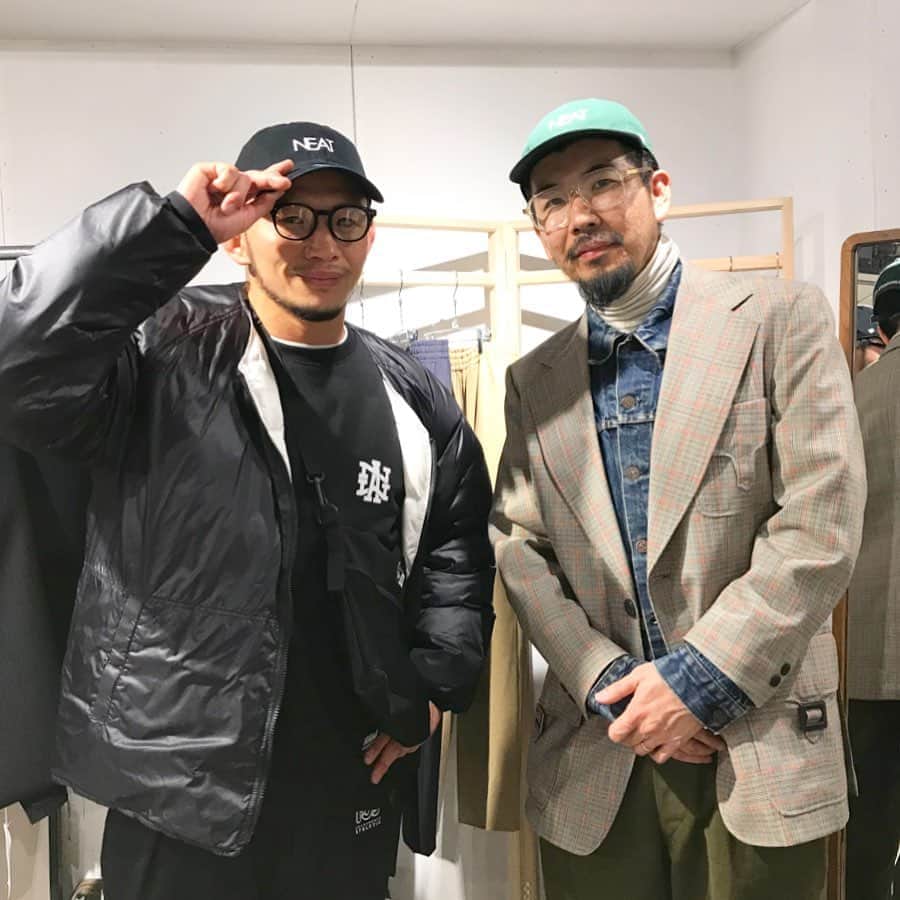 宇野薫のインスタグラム：「NEAT( @neat_tokyo )と NEW ERA®︎( @newerajapan )展示会へ　 KAMINOGE 井上さん (@kaminogeboy )とMTG  皆さまありがとうございました。  #onehundredathletic #100A #100athletic #unocaolshowten  #neat_tokyo #西野大士 さん #newerajapan #ニューエラ #kaminoge #holyshitcafe」