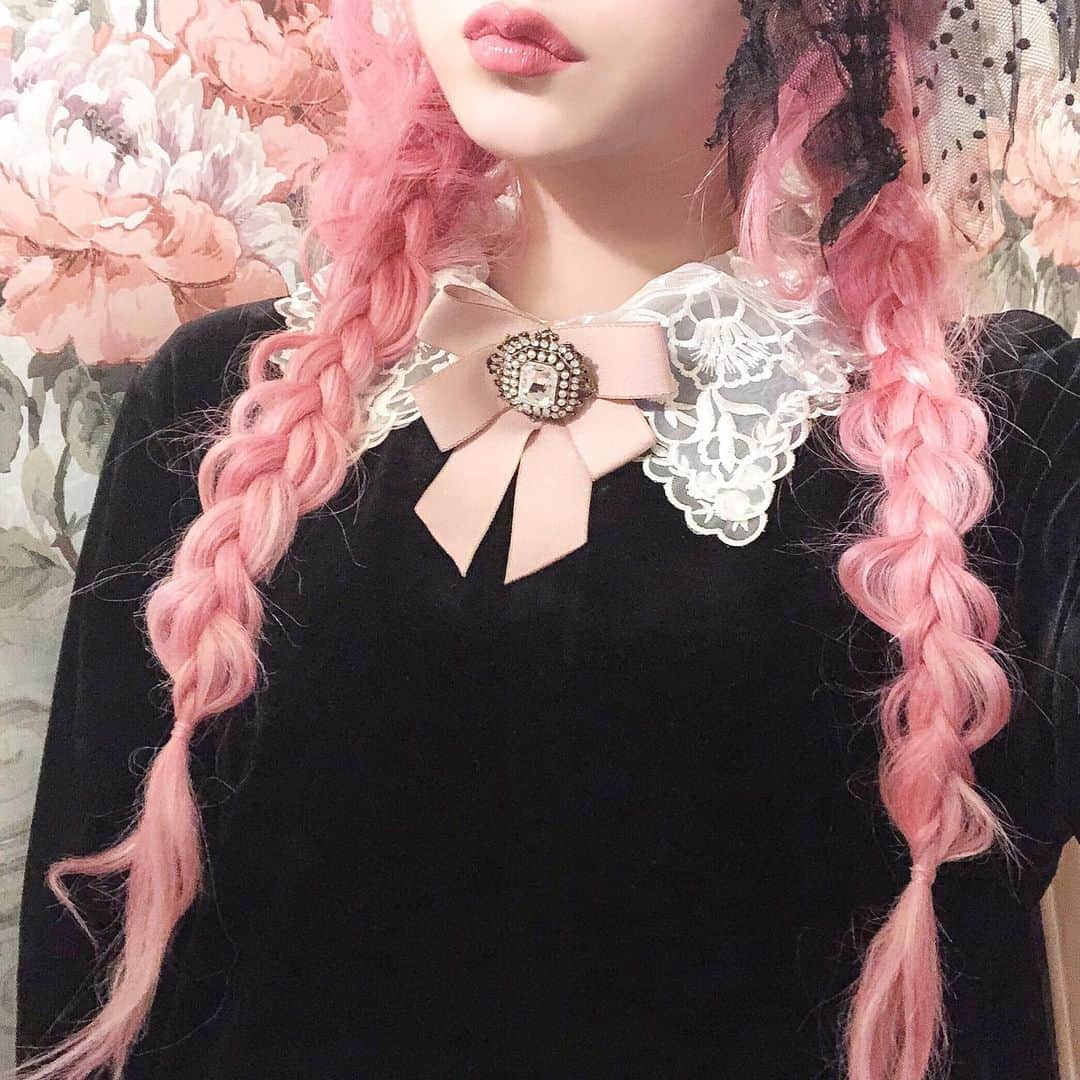 胡桃兎愛のインスタグラム：「久々のおさげでした❤︎ #pink #pinkhair」